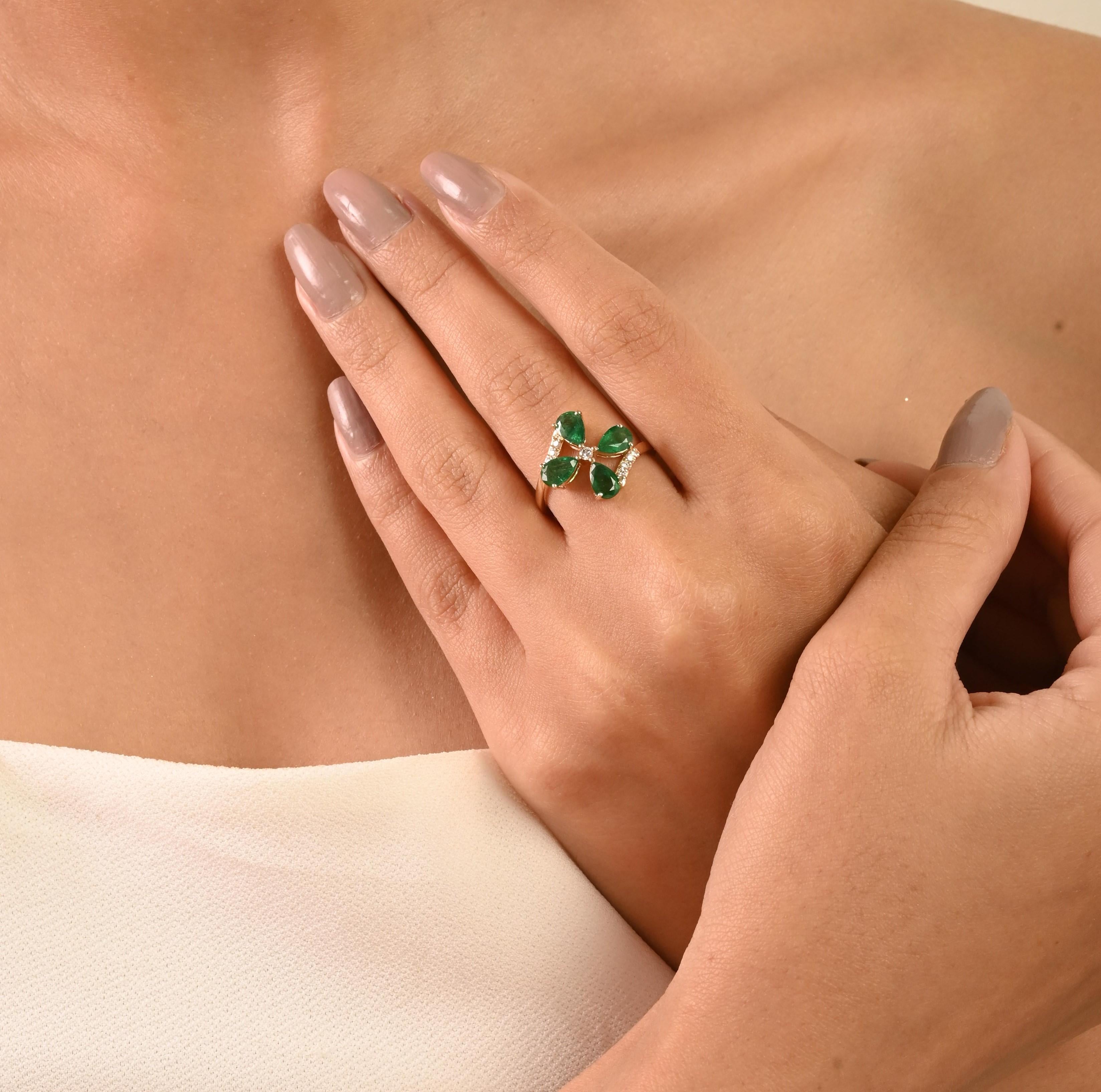 En venta: Anillo de Cóctel Bypass Floral de Oro Amarillo de 14 K con Esmeralda y Diamante de 1,57 qt  4