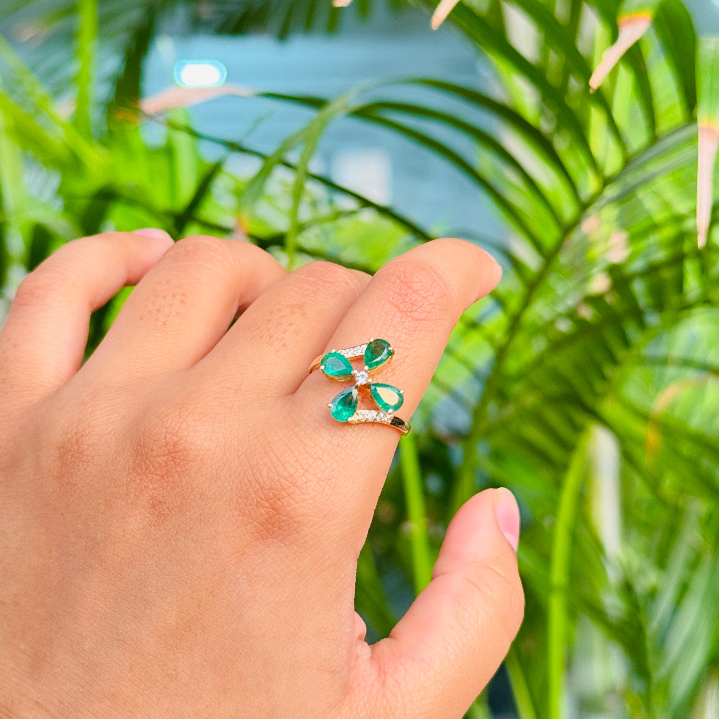 En venta: Anillo de Cóctel Bypass Floral de Oro Amarillo de 14 K con Esmeralda y Diamante de 1,57 qt  6