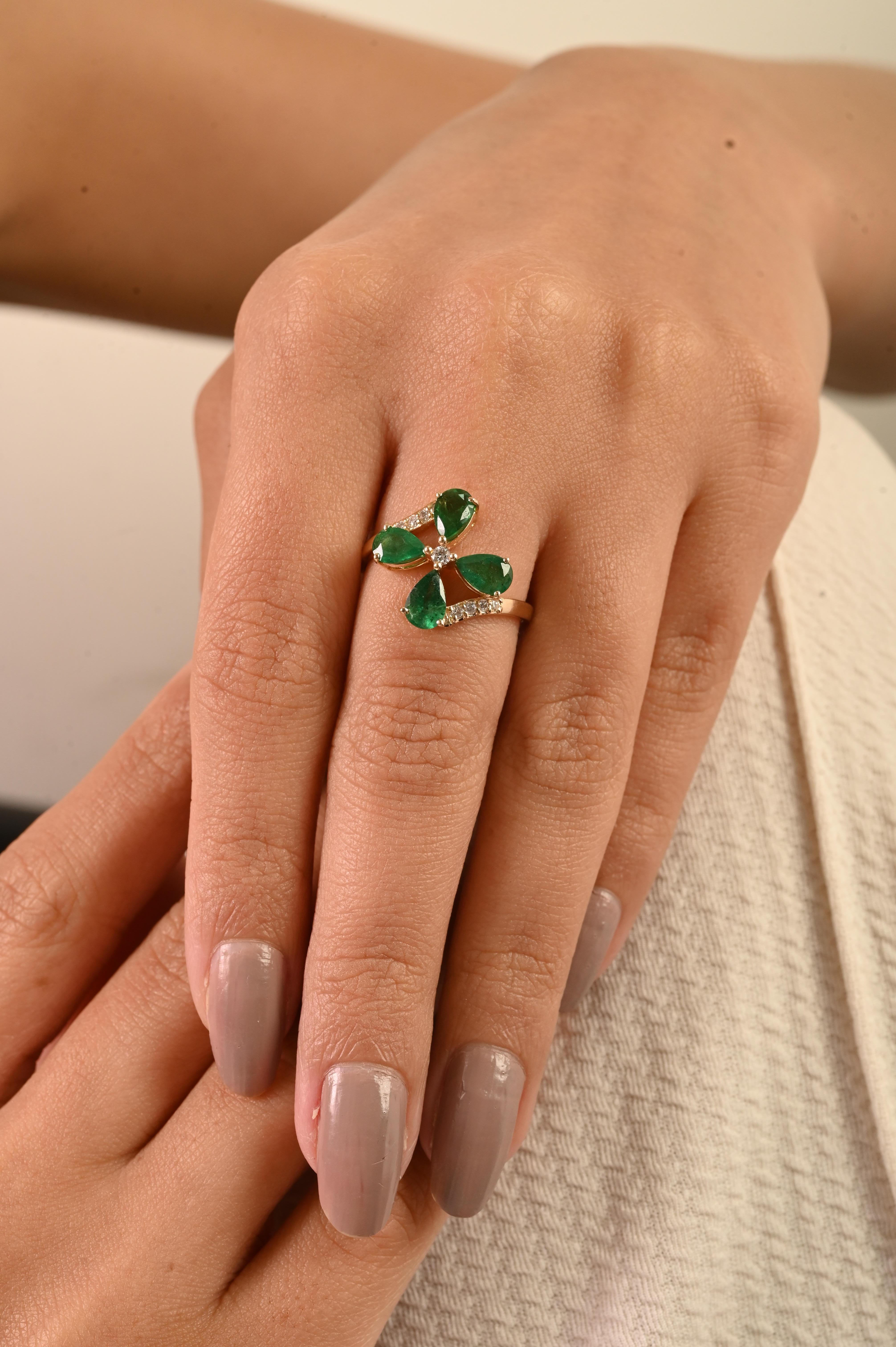 En venta: Anillo de Cóctel Bypass Floral de Oro Amarillo de 14 K con Esmeralda y Diamante de 1,57 qt  8