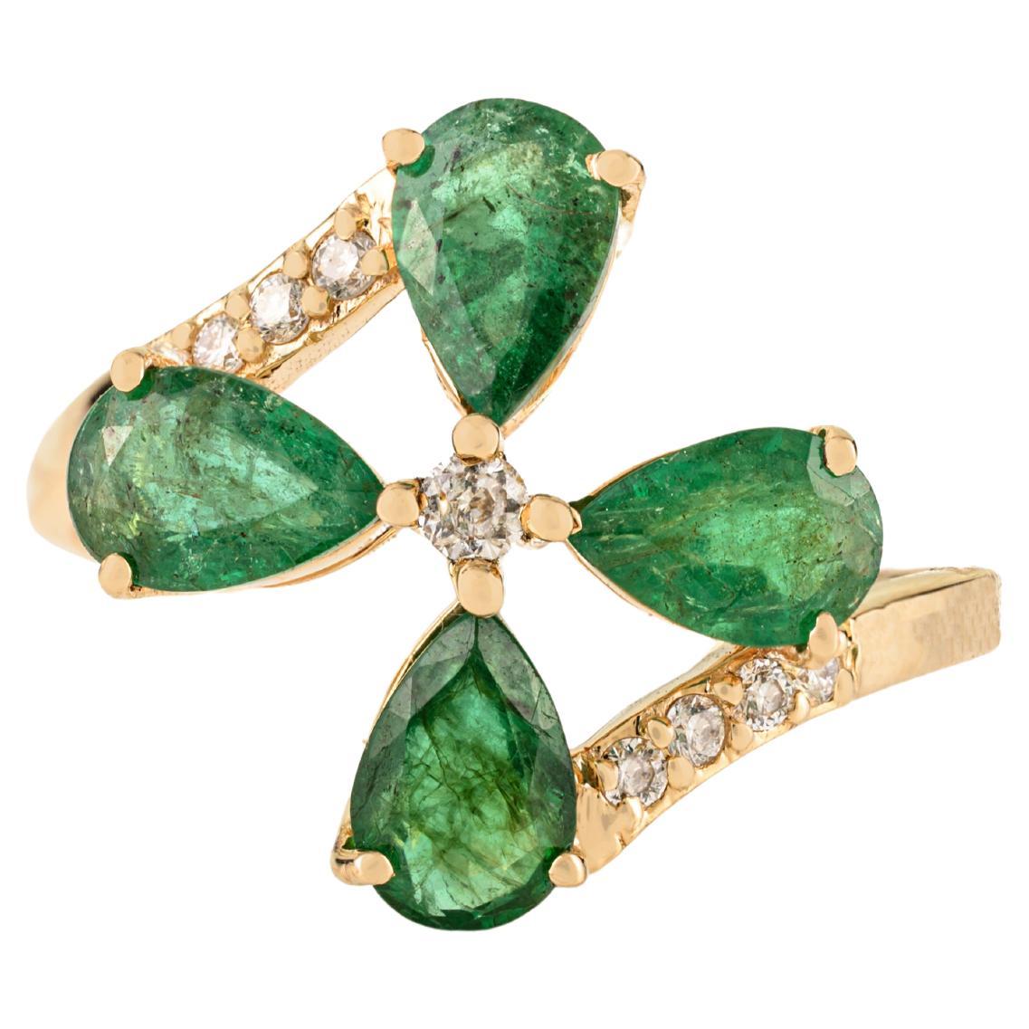 Bague Cocktail Floral Bypass en or jaune 14K avec 1,57 ct d
émeraude et de diamant