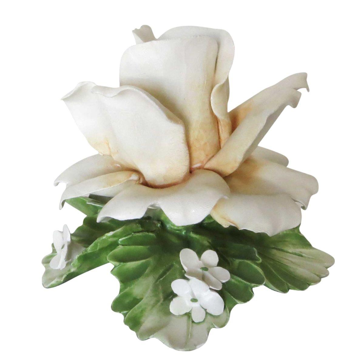 Paar handgefertigte weiße Blumen-Kerzenhalter im Capodimonte-Stil von Mira Porzellan, signiert auf der Unterseite 