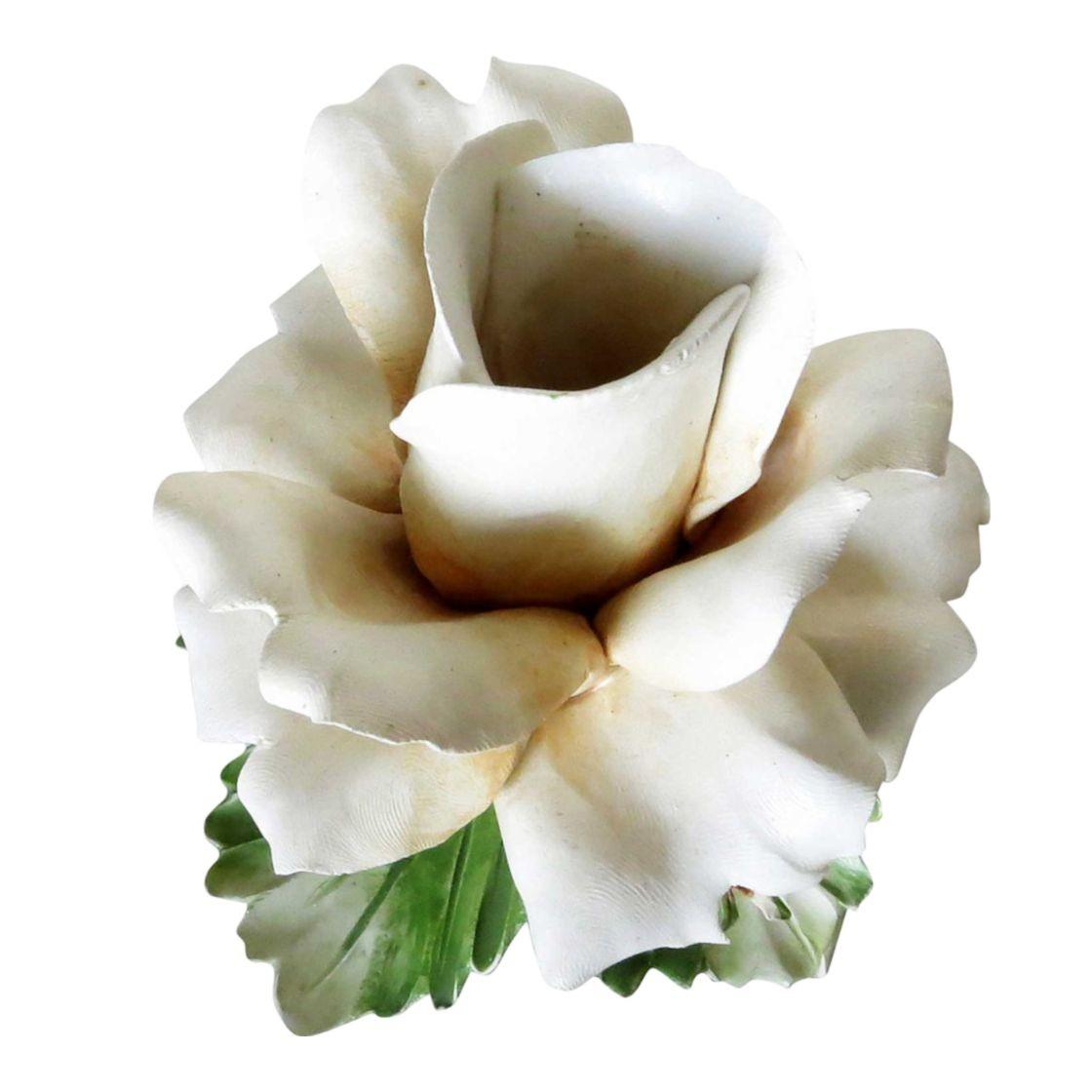 Ein Paar geblümte Capodimonte-Kerzenständer von Mira Porcelain Italien (Italienisch)