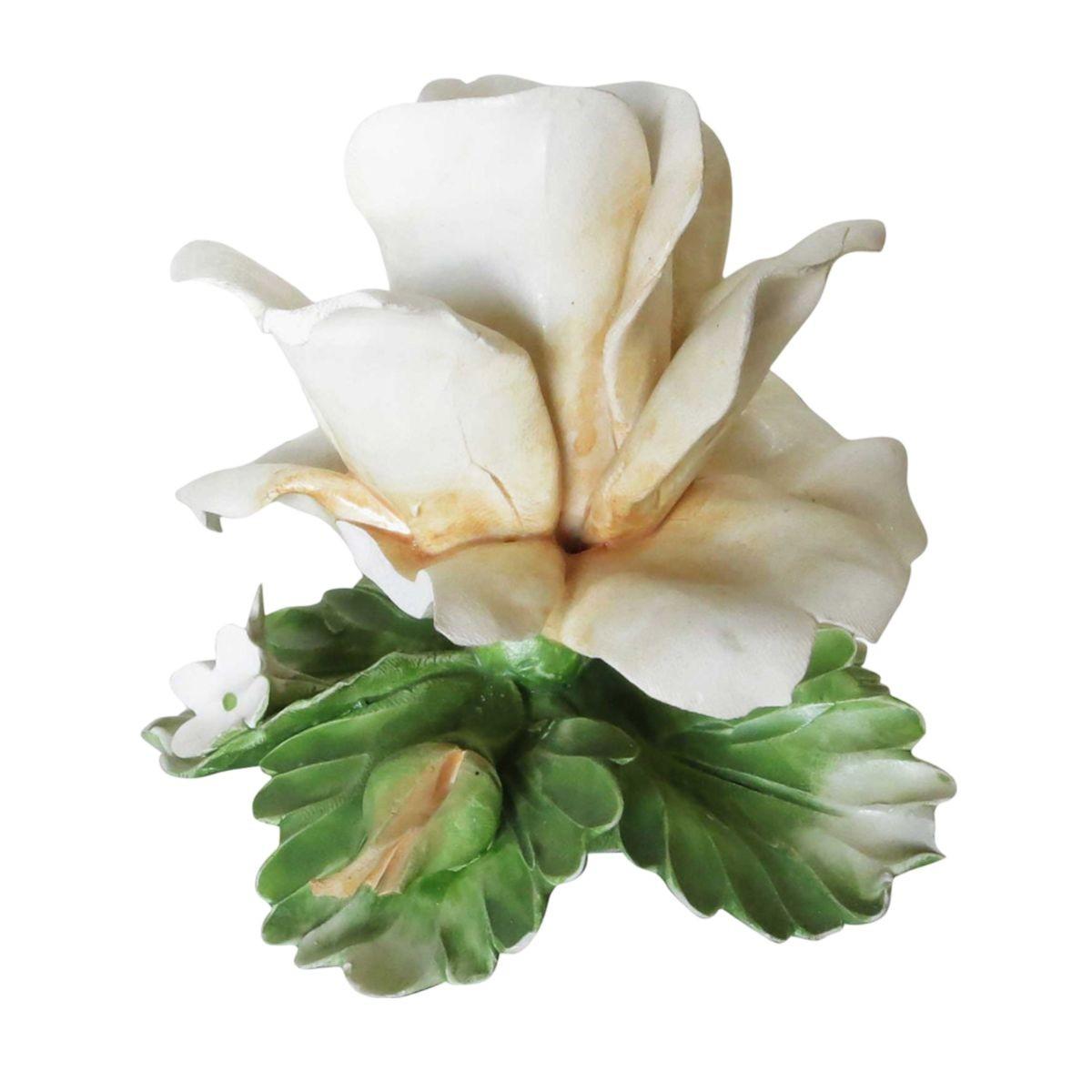 Ein Paar geblümte Capodimonte-Kerzenständer von Mira Porcelain Italien (Gemalt)