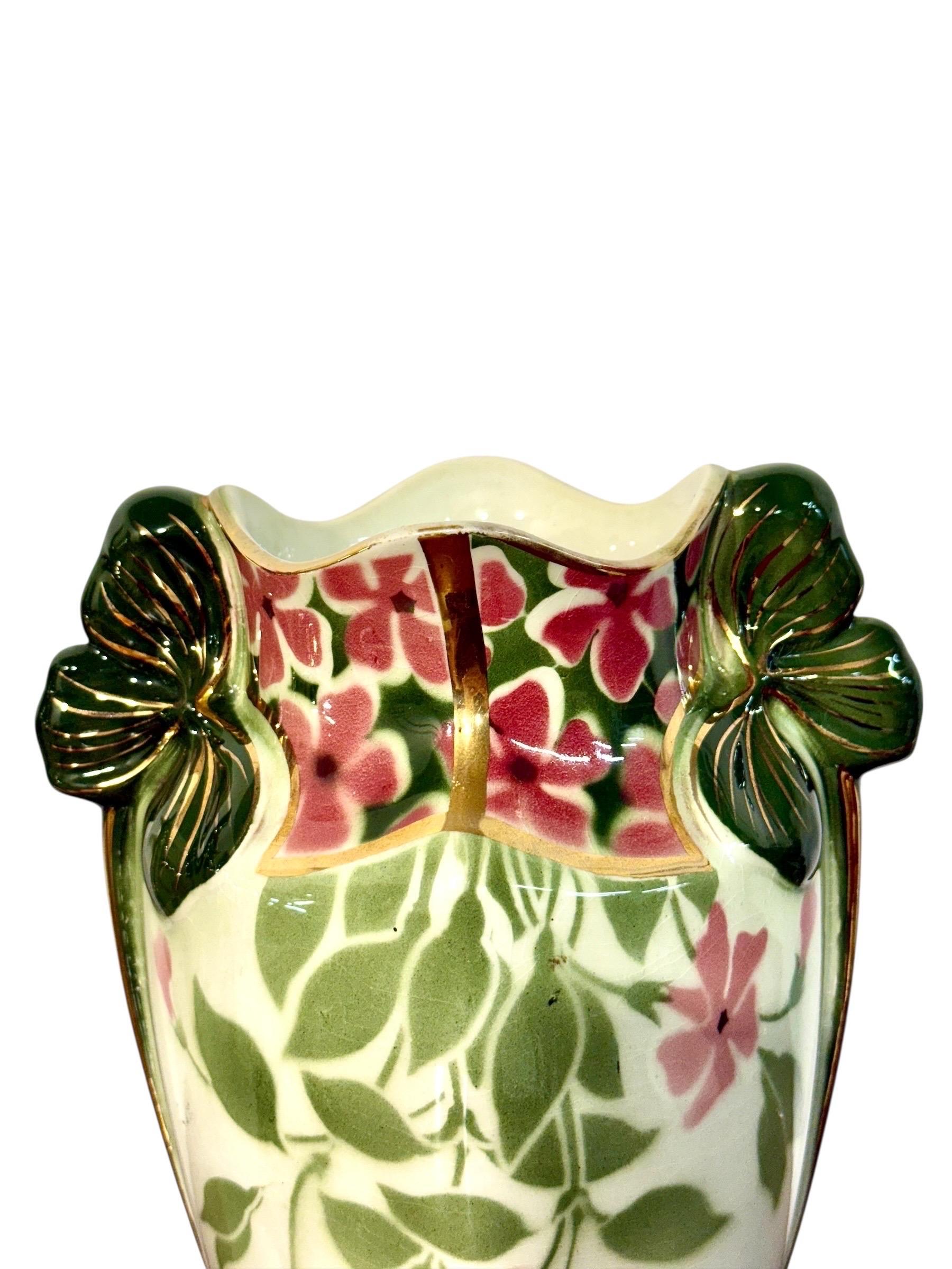 Garniture florale en céramique 