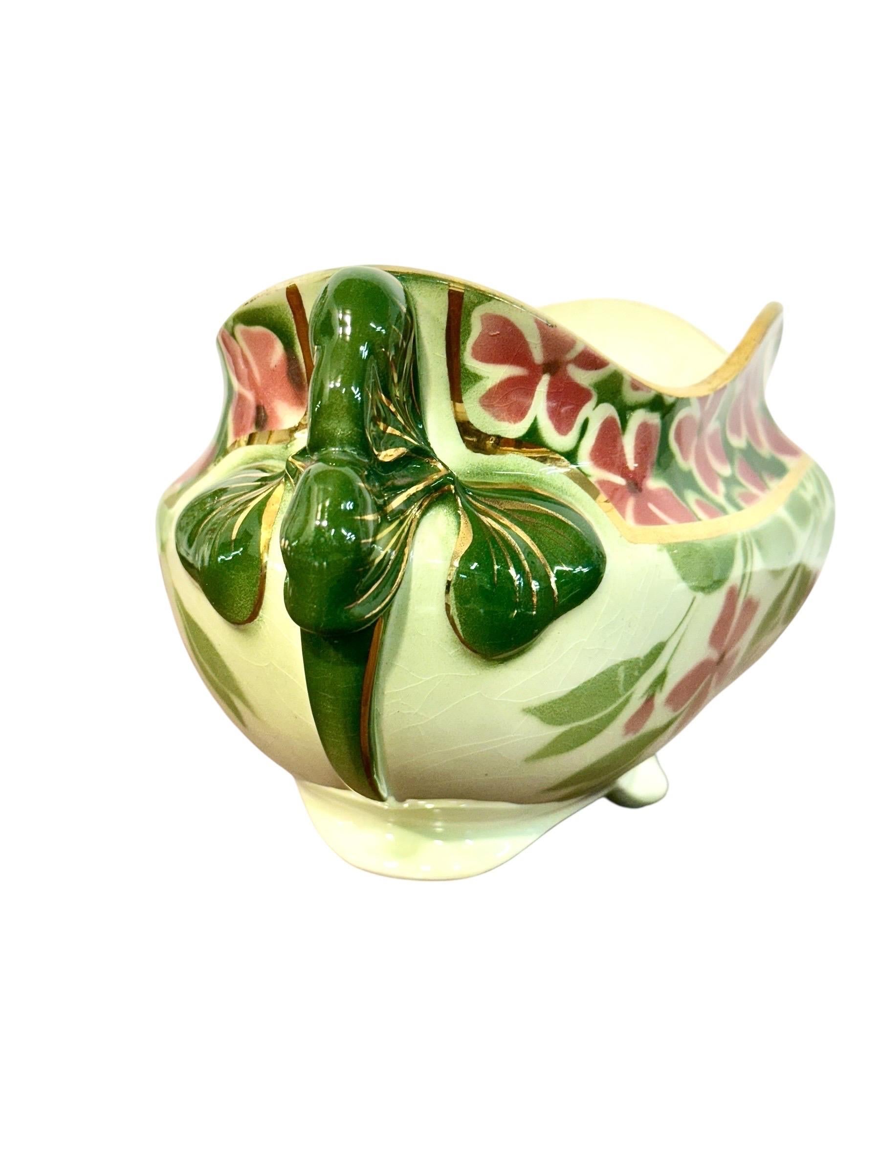 Garniture florale en céramique 