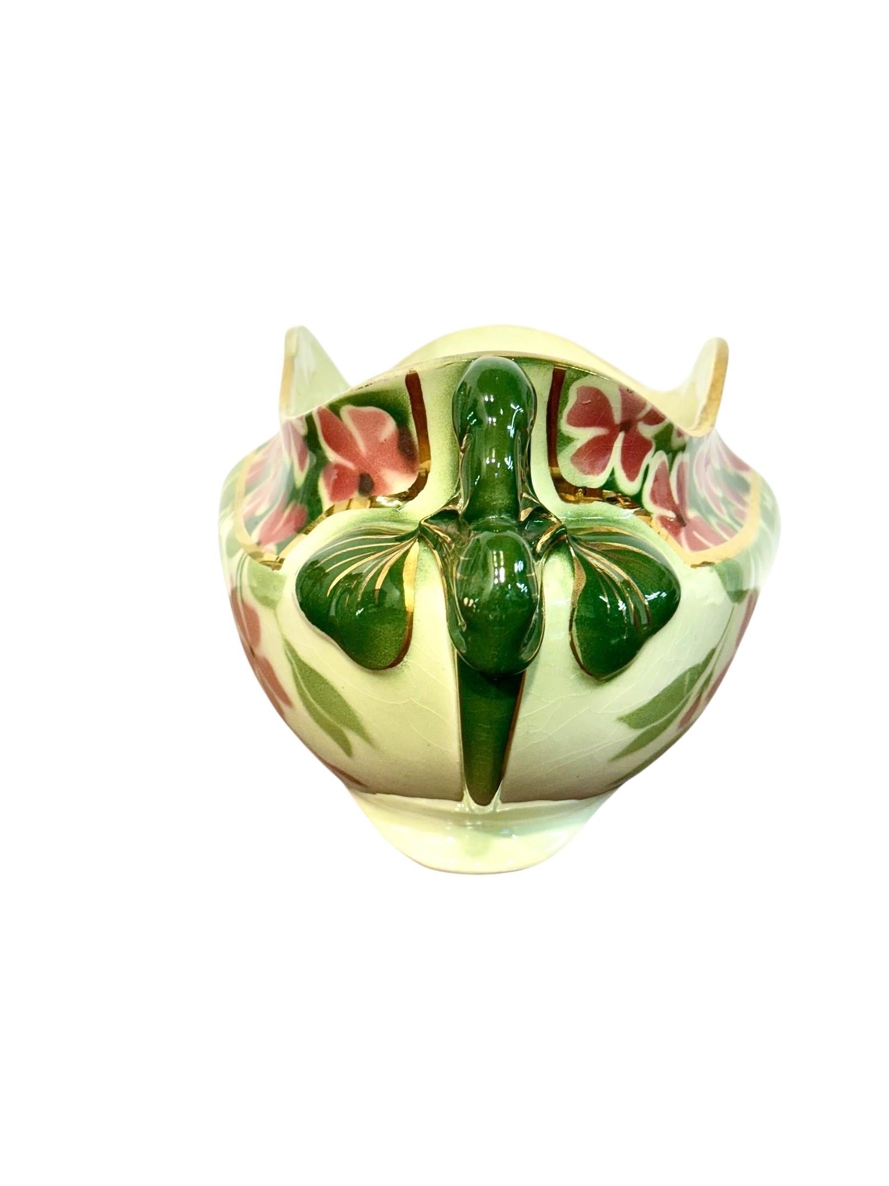 Garniture florale en céramique 