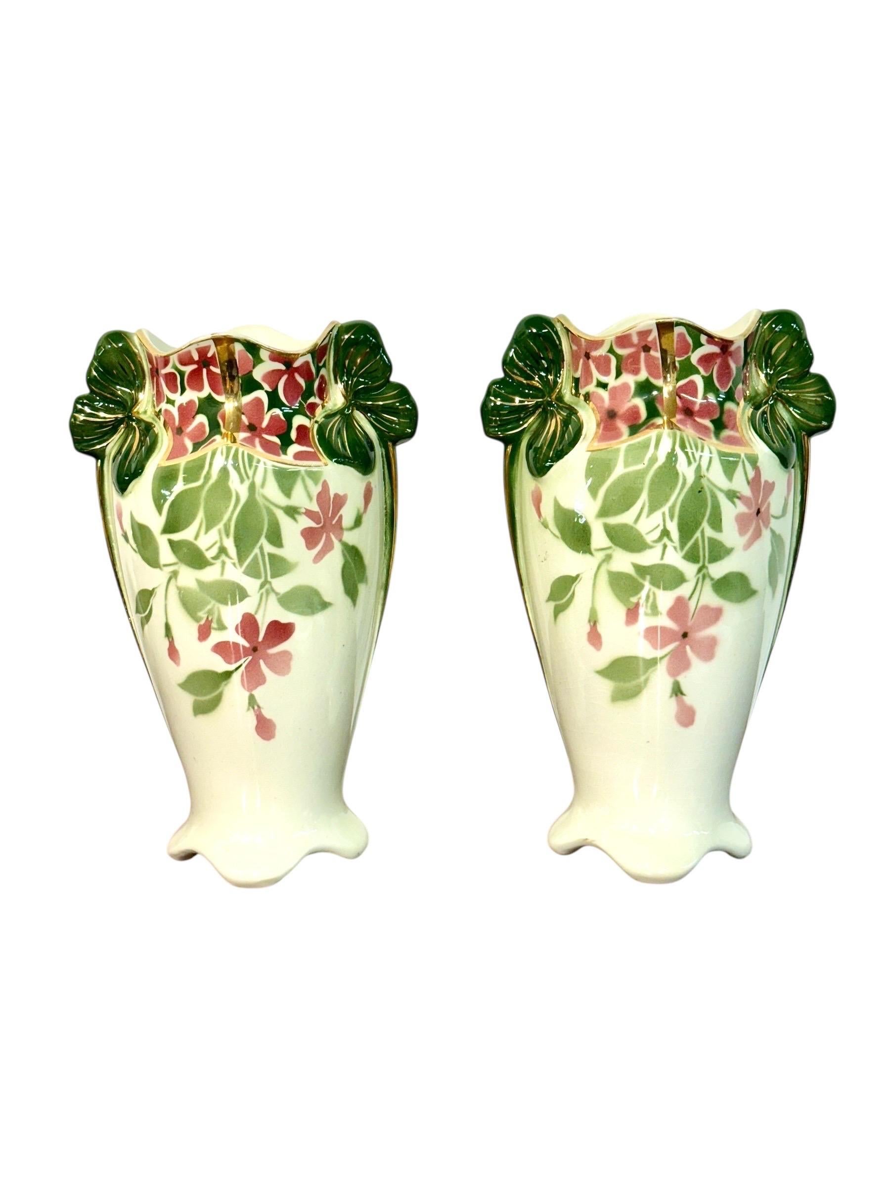 Garniture florale en céramique 