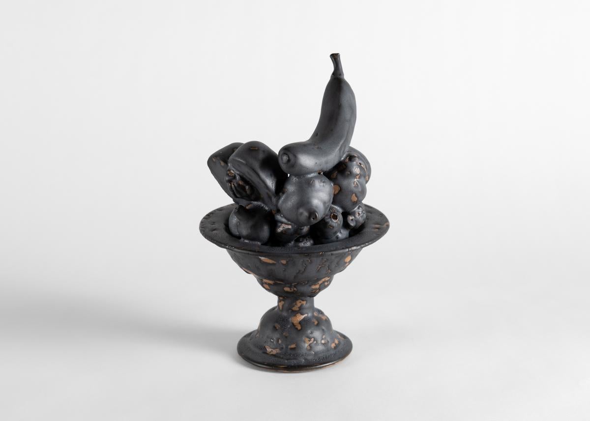 Escultura contemporánea de porcelana esmaltada de Matthew Solomon. Pieza única, firmada y fechada.

Utilizando porcelana fina y esmaltes fabricados por él mismo, Matthew Solomon tradujo la belleza indómita de la naturaleza en obras grandes y