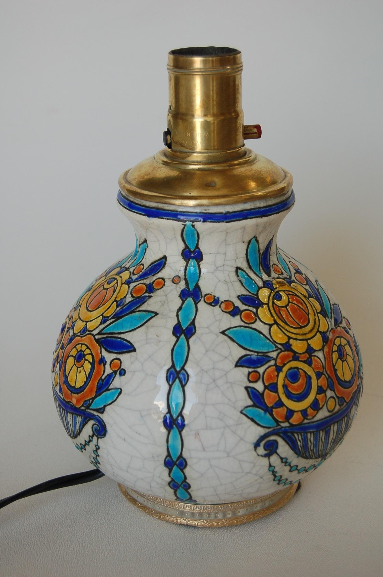 Art déco Lampe de table en céramique à fleurs de Boch Freres Keramis en vente