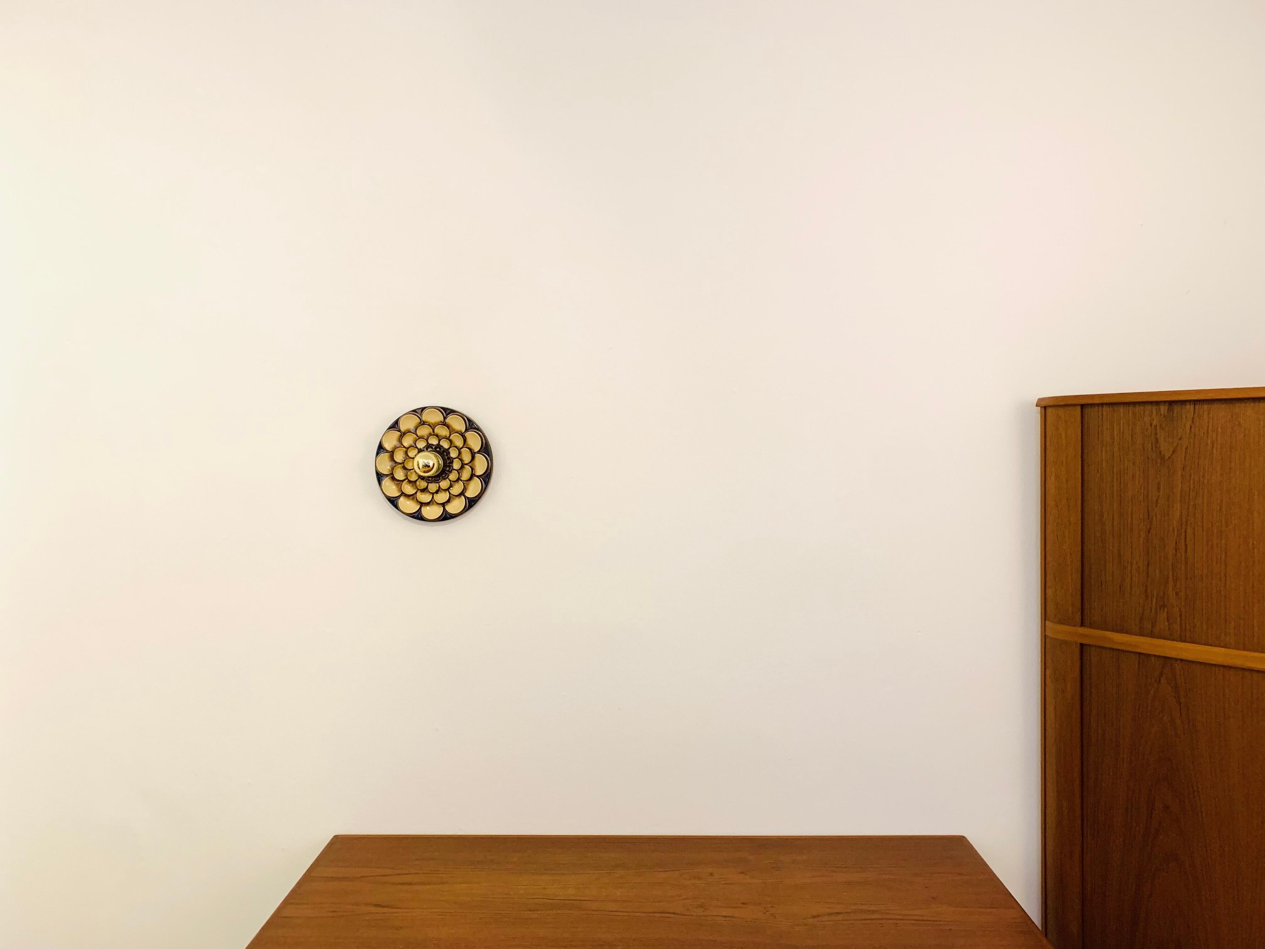 Lampe murale en céramique à fleurs en vente 1