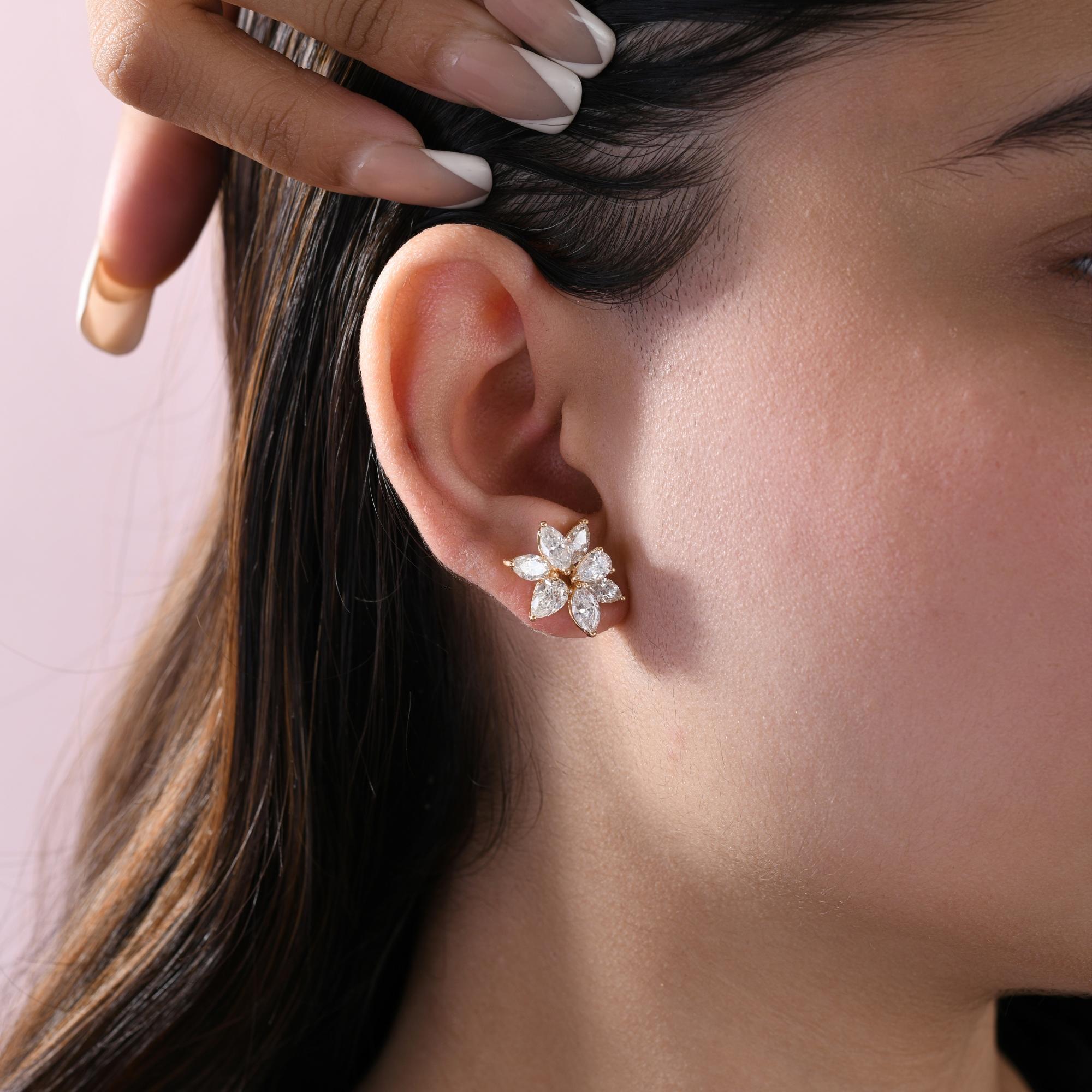 Boucles d'oreilles en or jaune 18k ornées de diamants Marquise certifiés floraux Neuf - En vente à Diera, Dubai