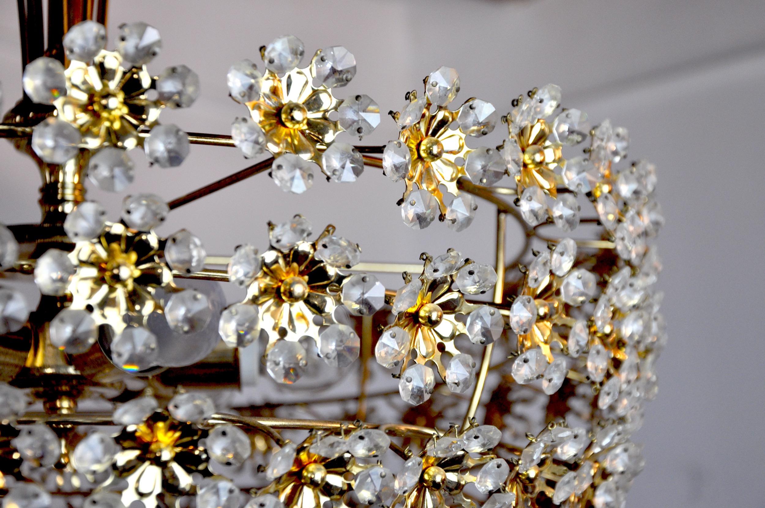 Late 20th Century Floral Chandelier in Crystals Cut by Bakalowits and Söhne, Austria, 1970 For Sale