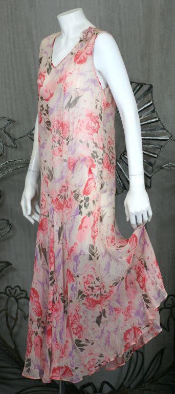 Beige Robe d'après-midi en mousseline à fleurs, années 1920 en vente