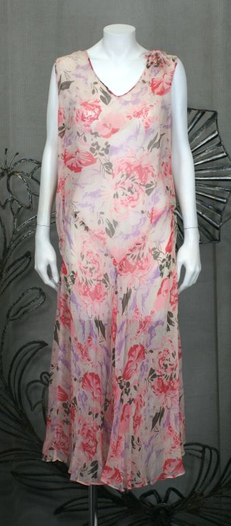 Robe d'après-midi en mousseline à fleurs, années 1920 Pour femmes en vente