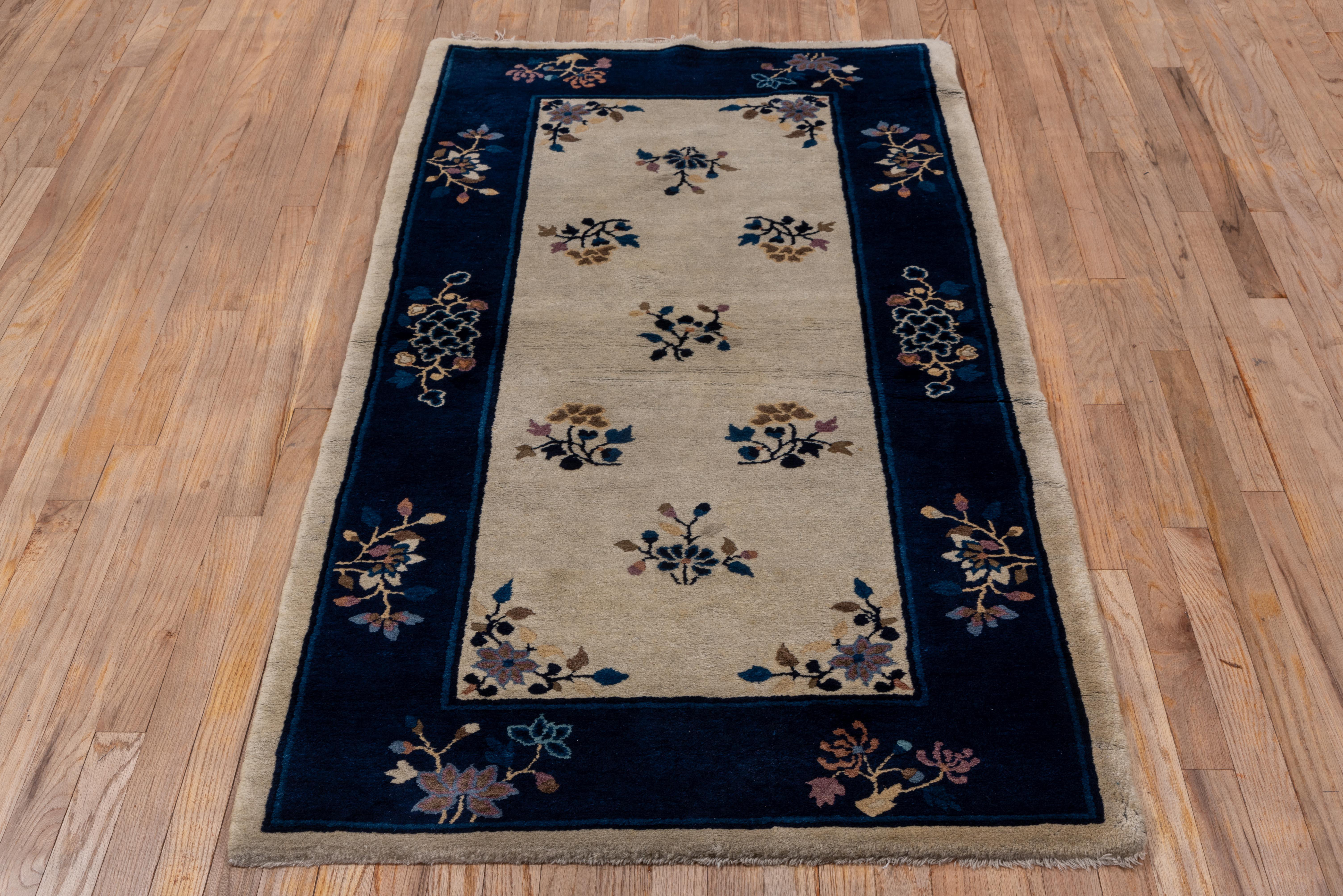 Floral Chinese Rug - Silver Field with Blue Border  For Sale 1