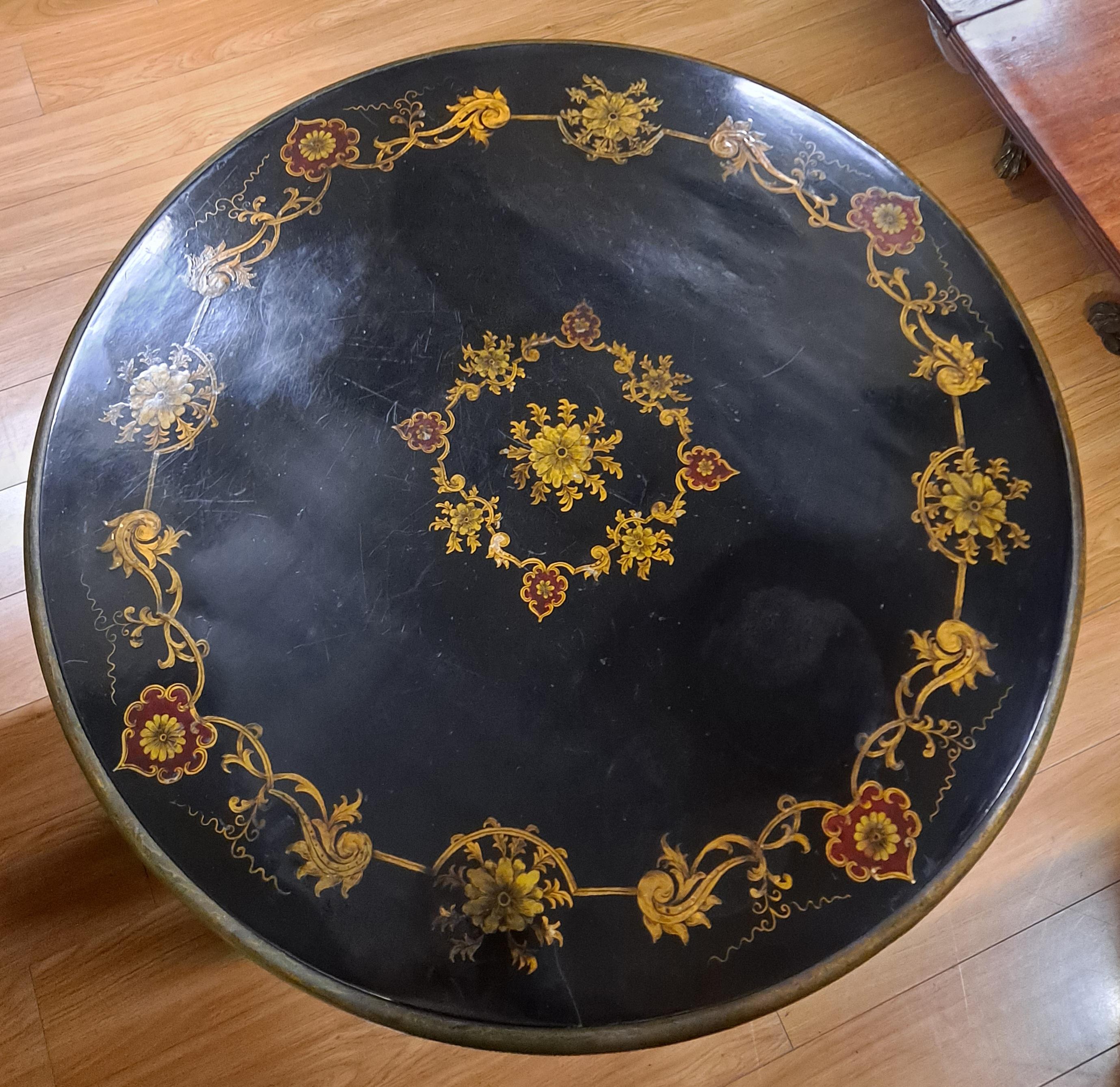 Floral Chinosserie Lacquered Center Table In Good Condition For Sale In San Francisco, CA