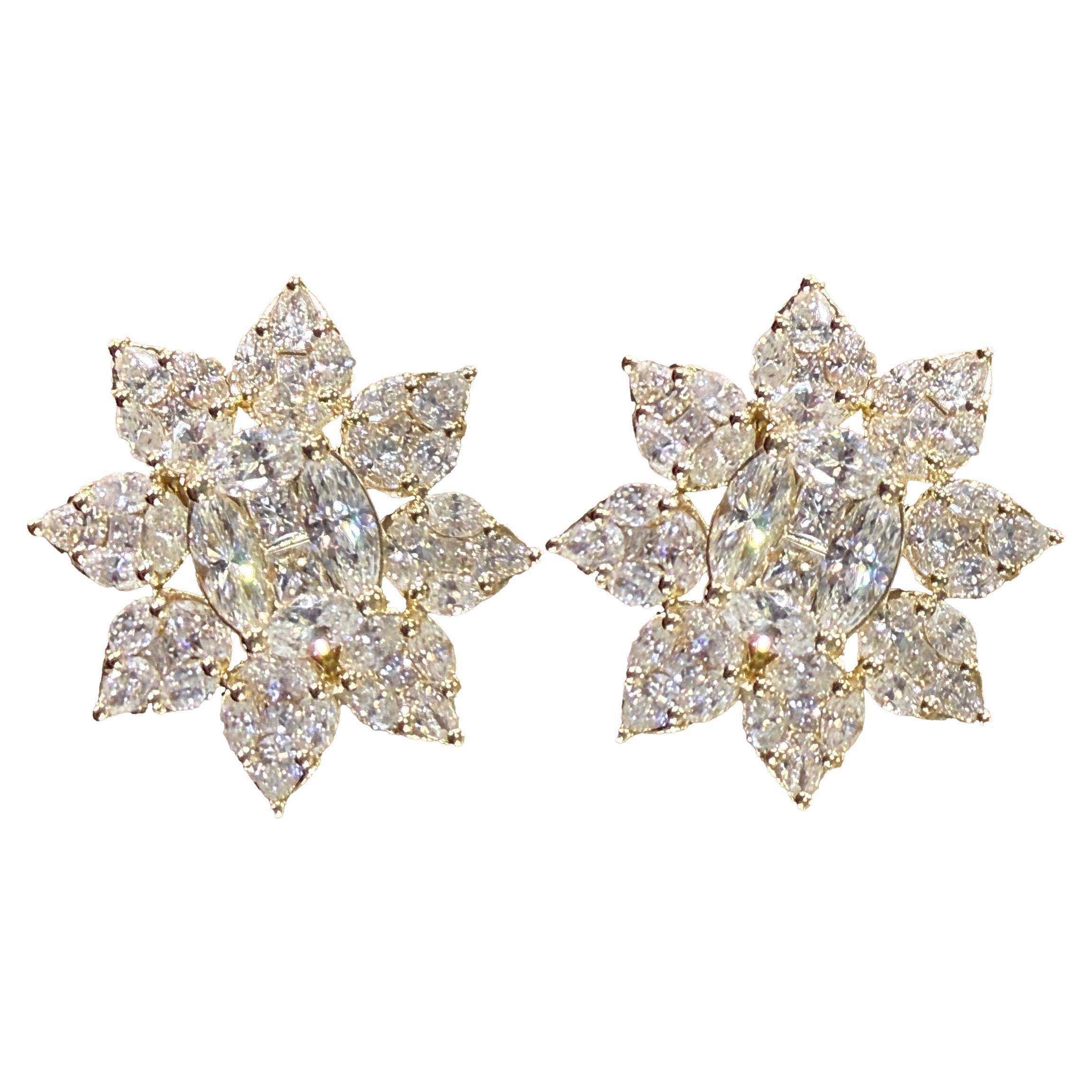 Boucles d'oreilles en or jaune 14 carats (ou 18 carats sur demande) avec diamants et grappes florales Pour femmes en vente