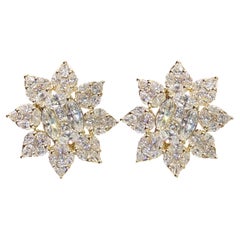 Orecchini con diamanti a grappolo floreale in oro giallo 14K