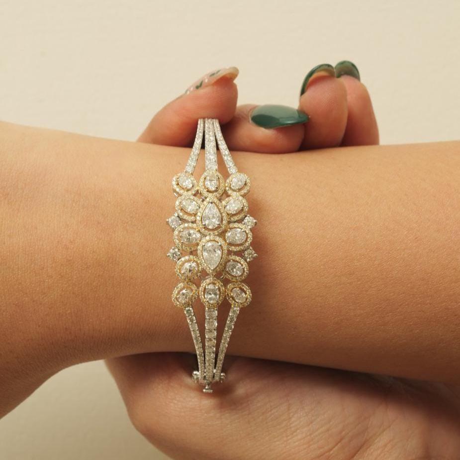 Round Cut Floral Cluster Diamond Bracelet in 14k Solid Gold (Certified) For Sale
