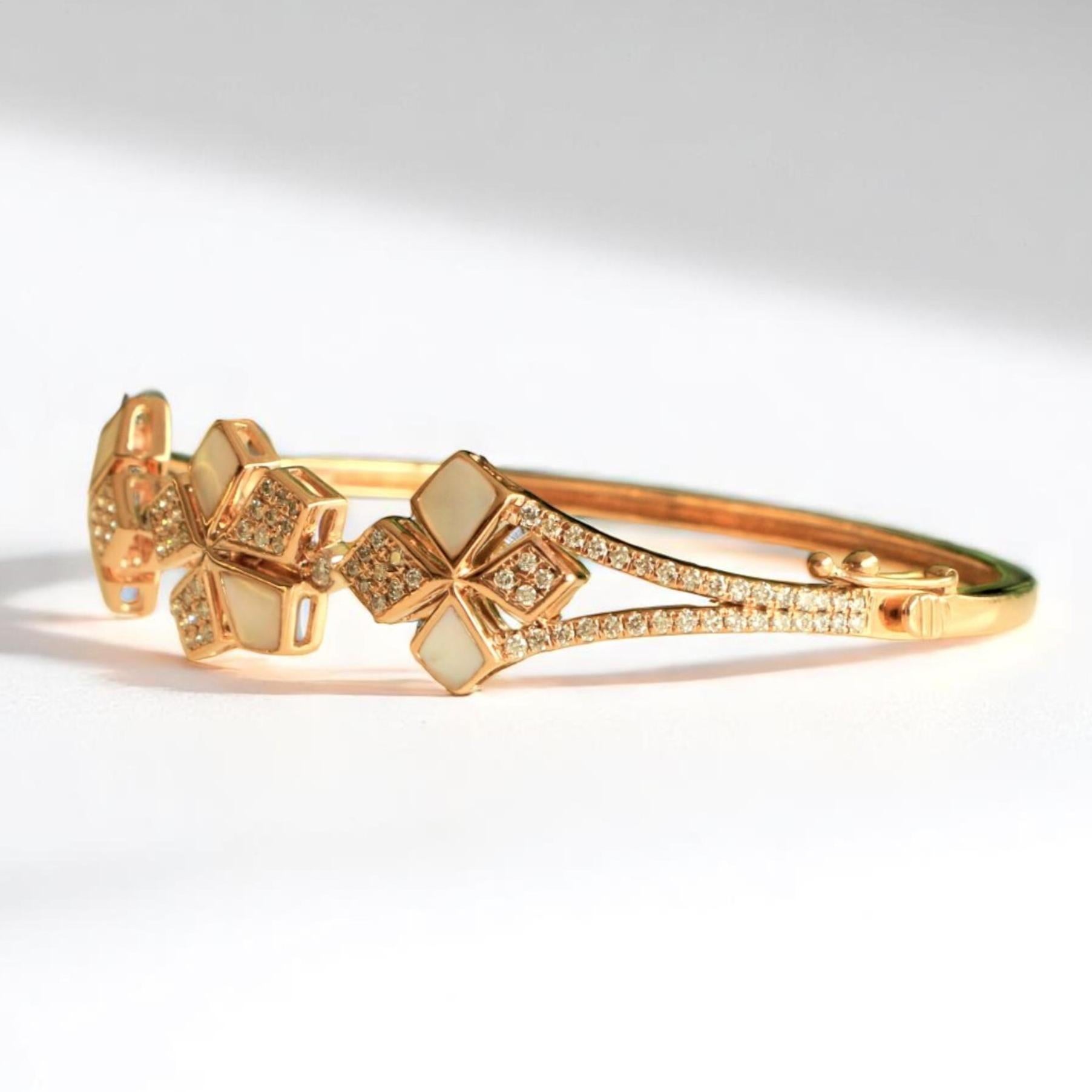 Floral Cluster Diamond Bracelet in 14k Solid Gold (Certified) In New Condition For Sale In New Delhi, DL