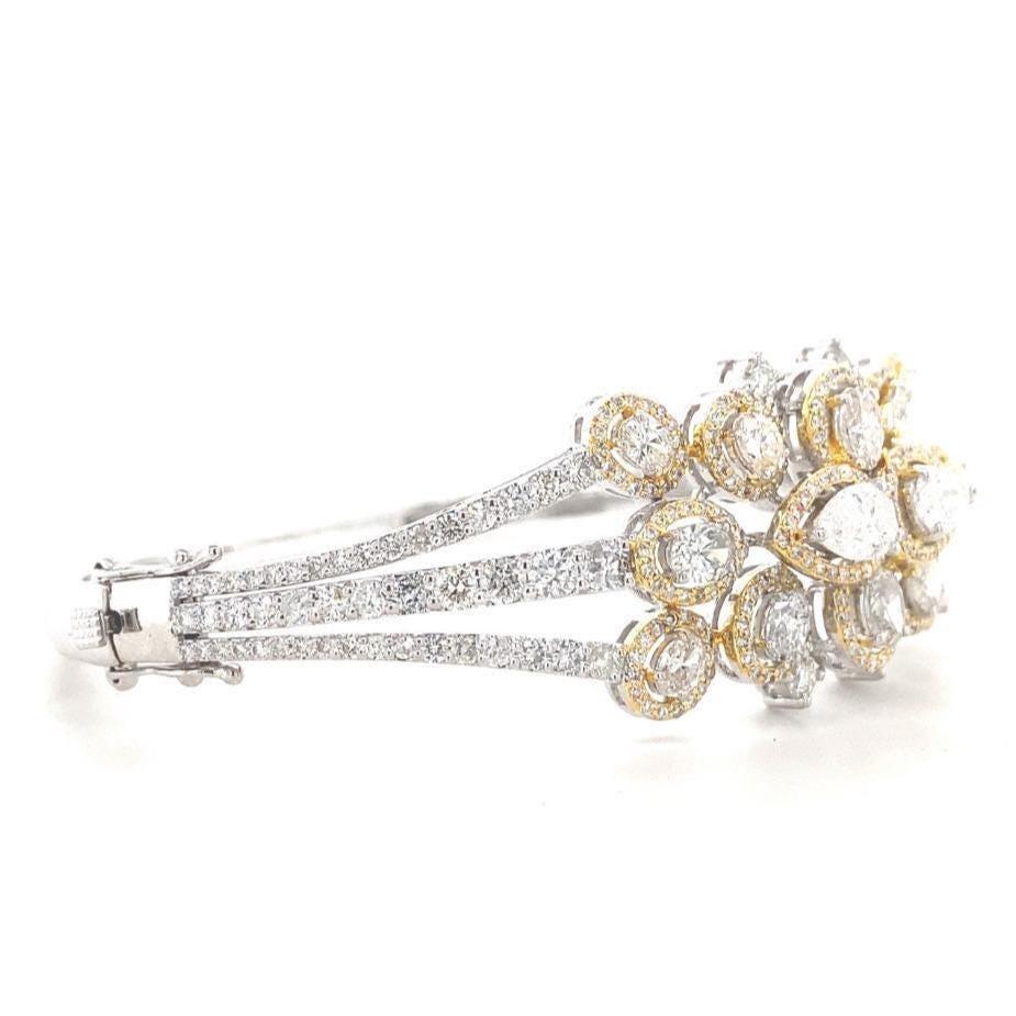 Floral Cluster Diamond Bracelet in 14k Solid Gold (Certified) In New Condition For Sale In New Delhi, DL