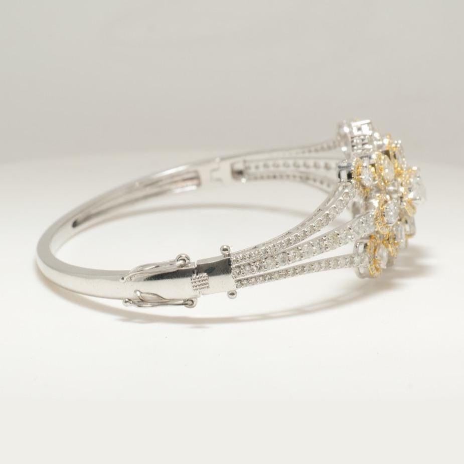Women's Floral Cluster Diamond Bracelet in 14k Solid Gold (Certified) For Sale