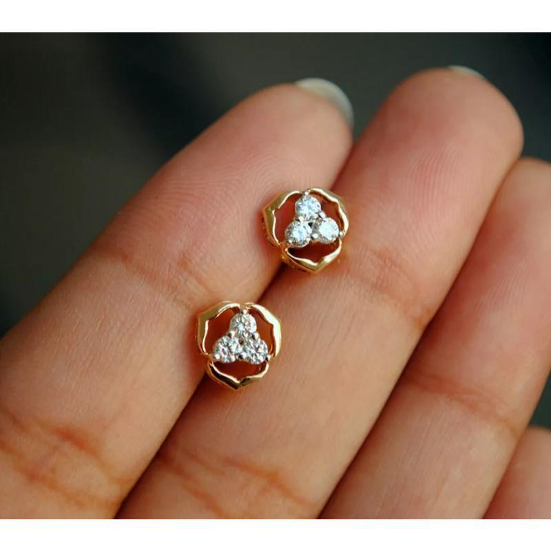 Floral Cluster Ear Stud Three Diamond 14k Gold Earring In New Condition For Sale In Chicago, IL