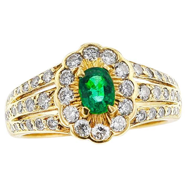 Anello con smeraldo e diamante a grappolo floreale, oro giallo 18 carati in vendita