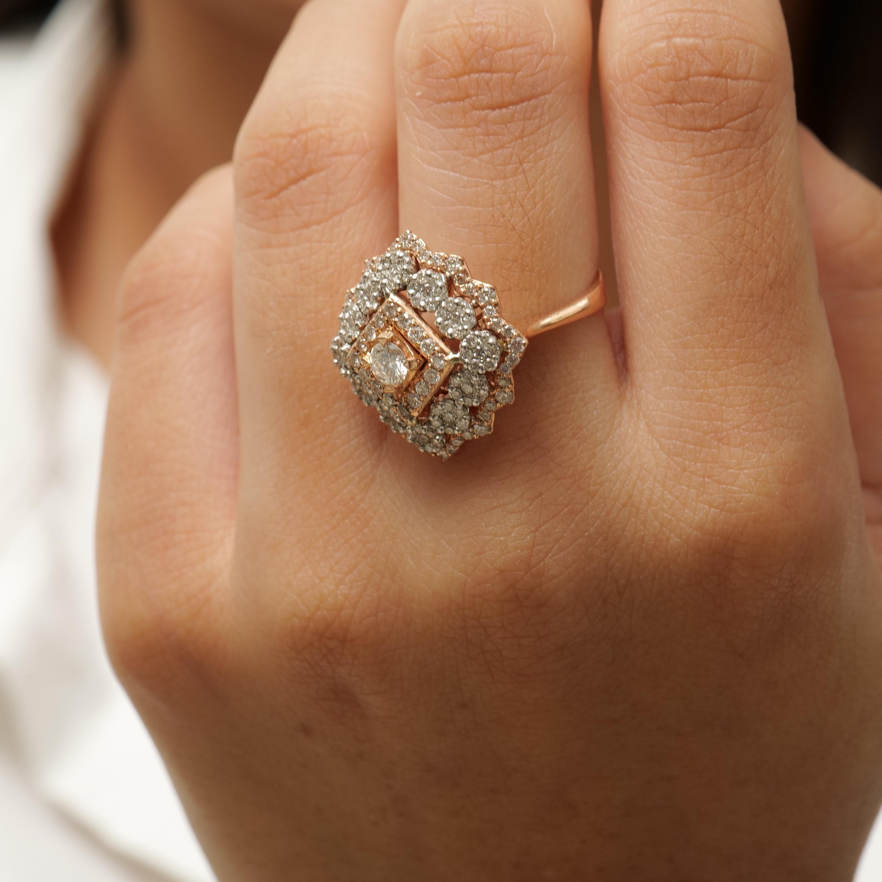 Taille ronde Bague en or massif 14K avec halo de diamants naturels en forme de grappe florale (certifié) en vente