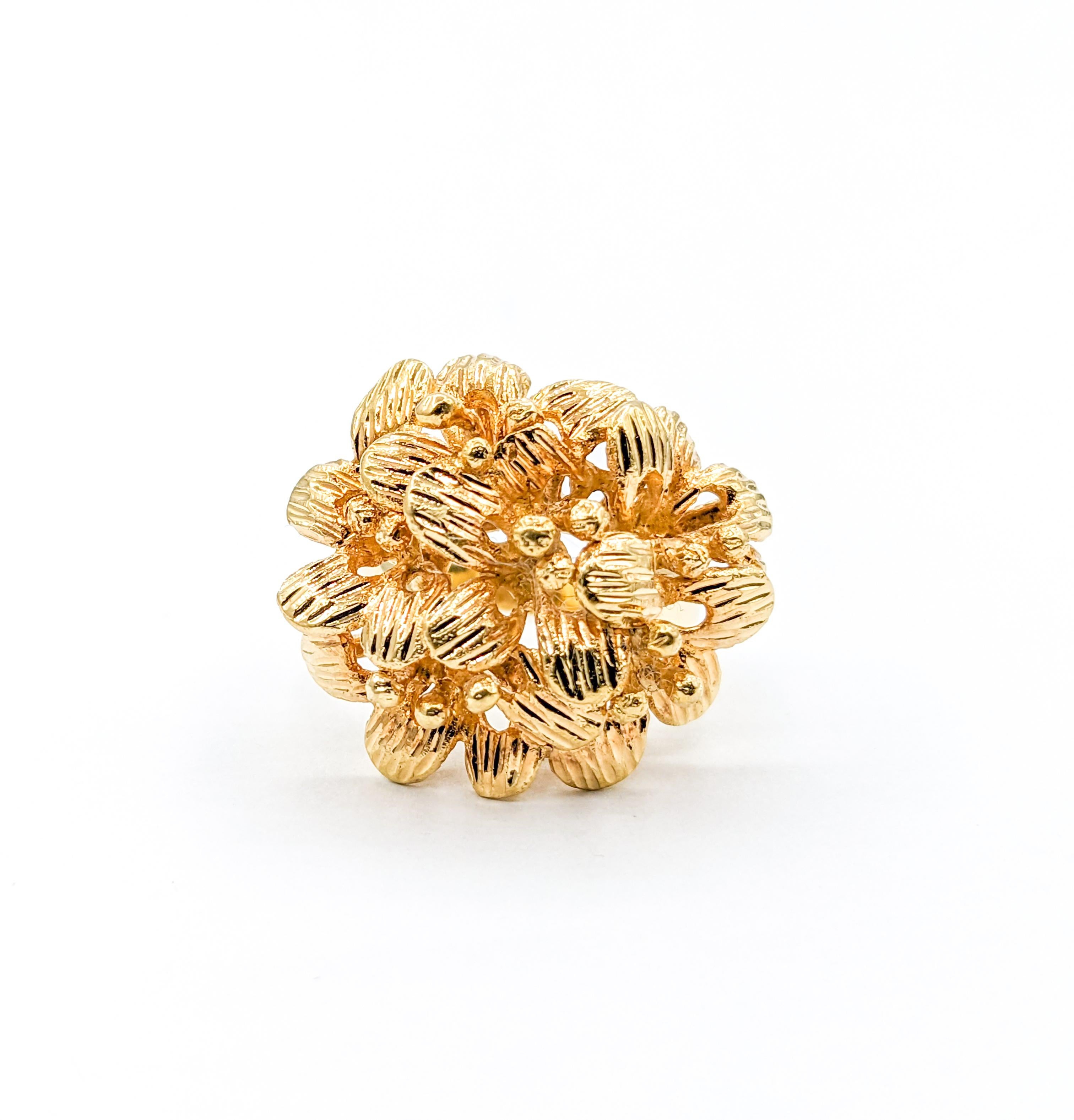 Floral Cluster Ring in Gold For Sale 5