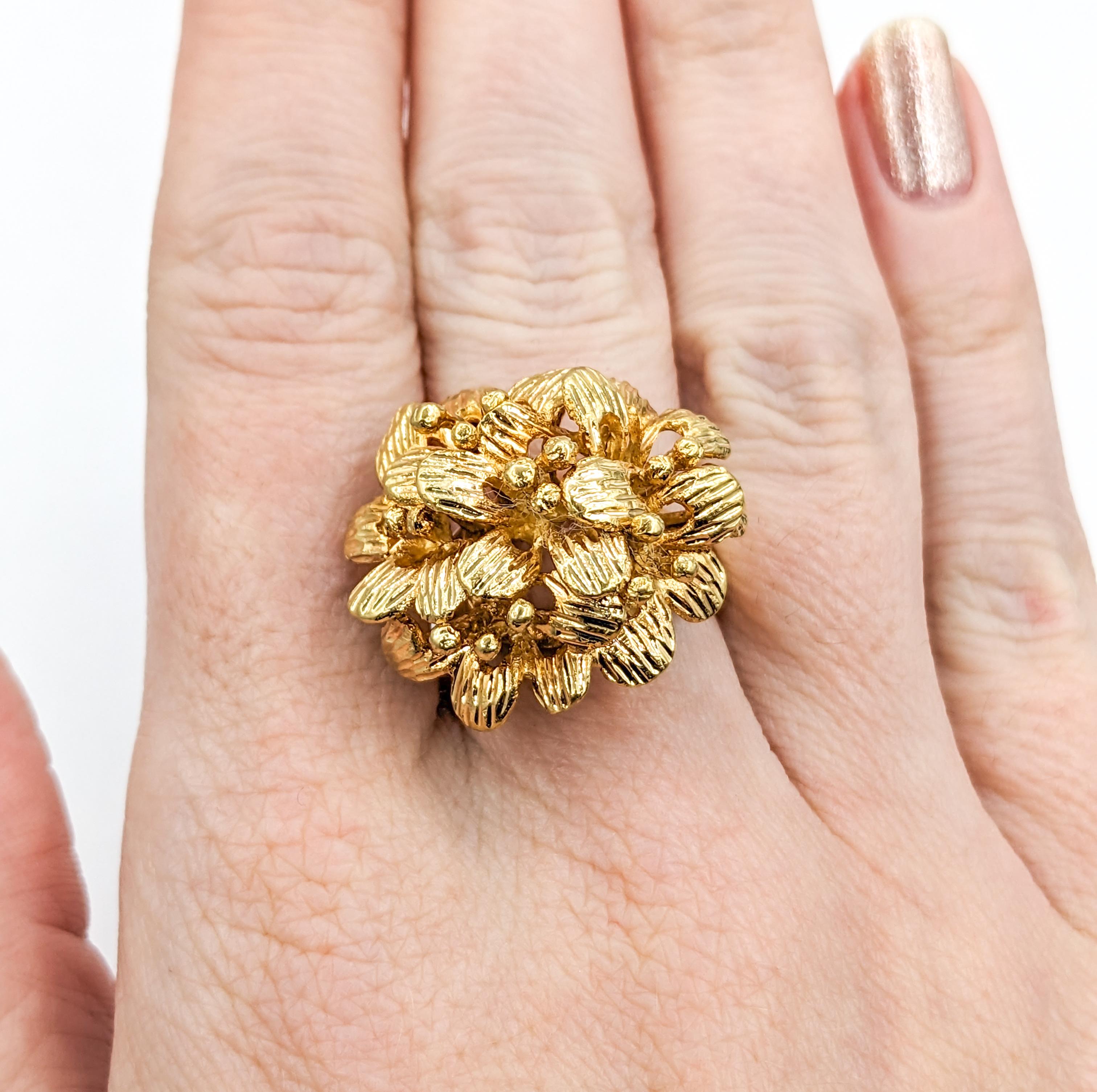 Floral Cluster Ring in Gold For Sale 6