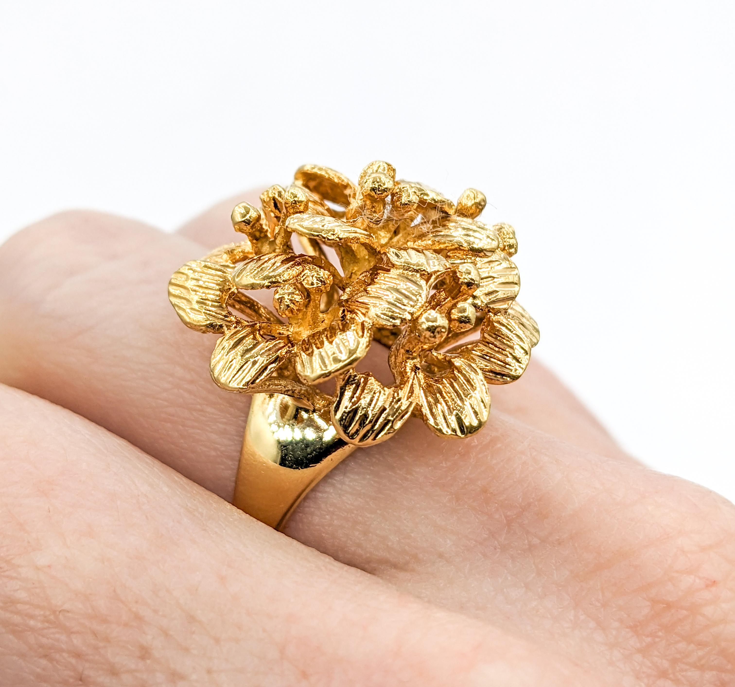 Floral Cluster Ring in Gold For Sale 7