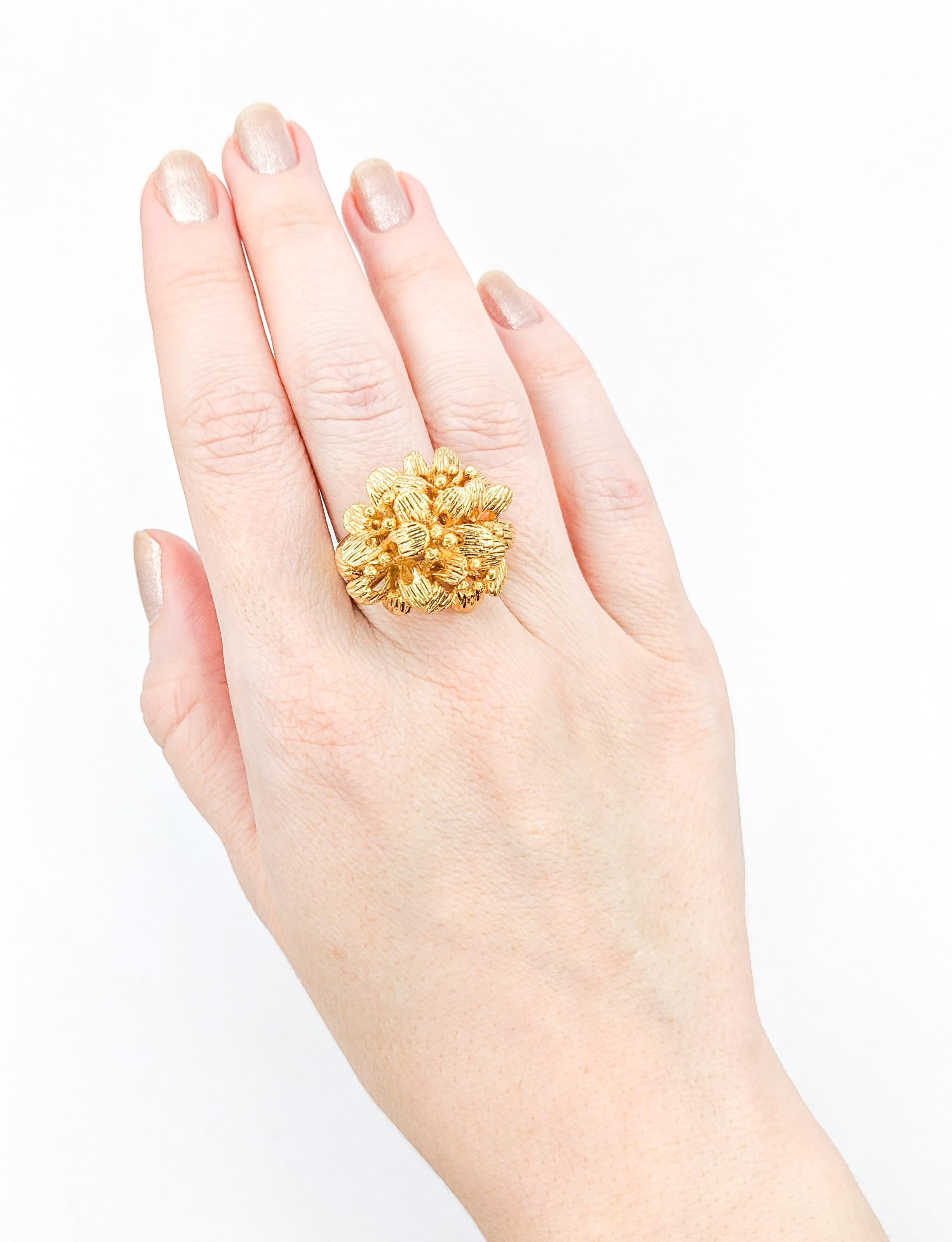 Modern Floral Cluster Ring in Gold For Sale