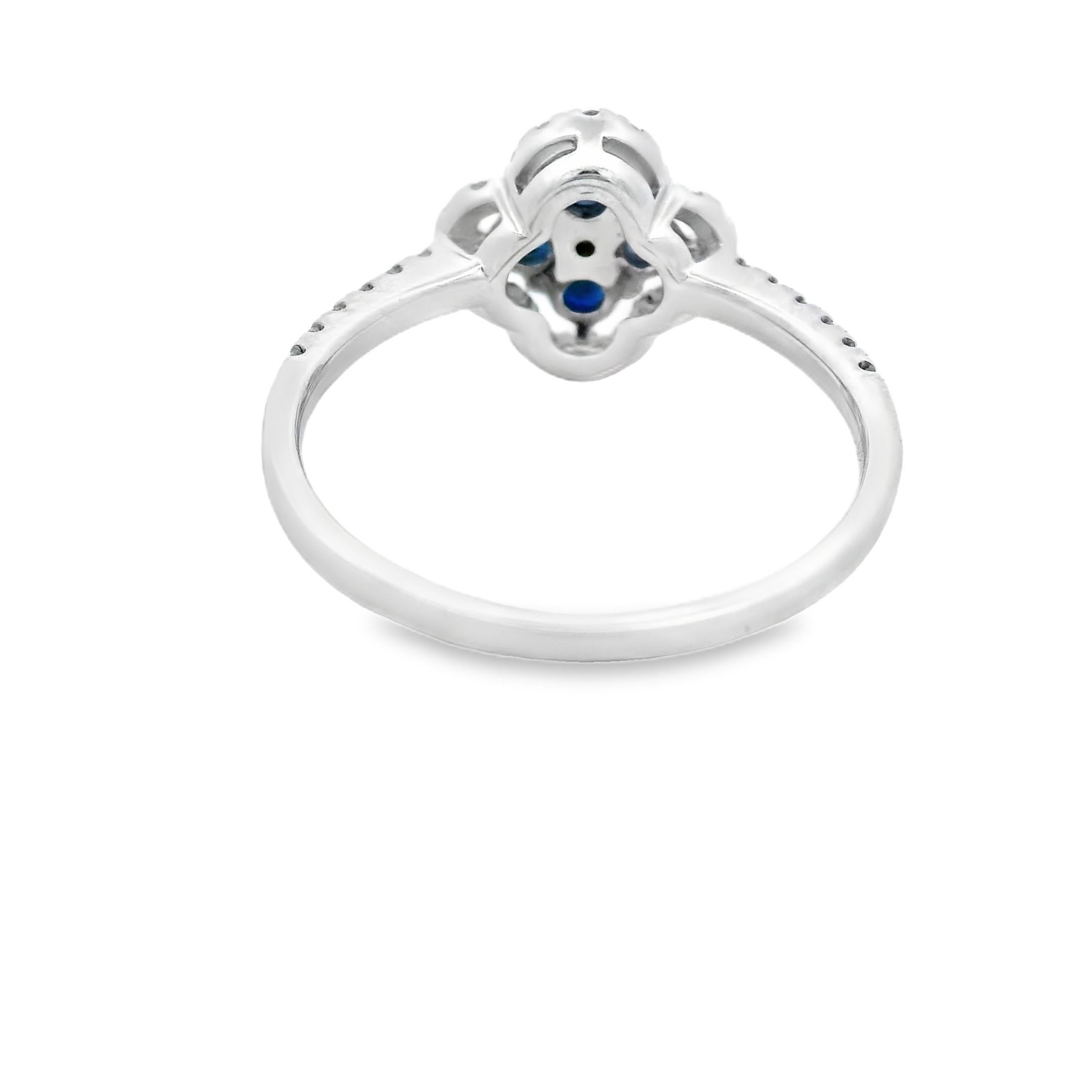 Anillo Racimo Floral de Zafiro y Diamantes en Oro Blanco de 14K Talla 7 Corte redondo en venta