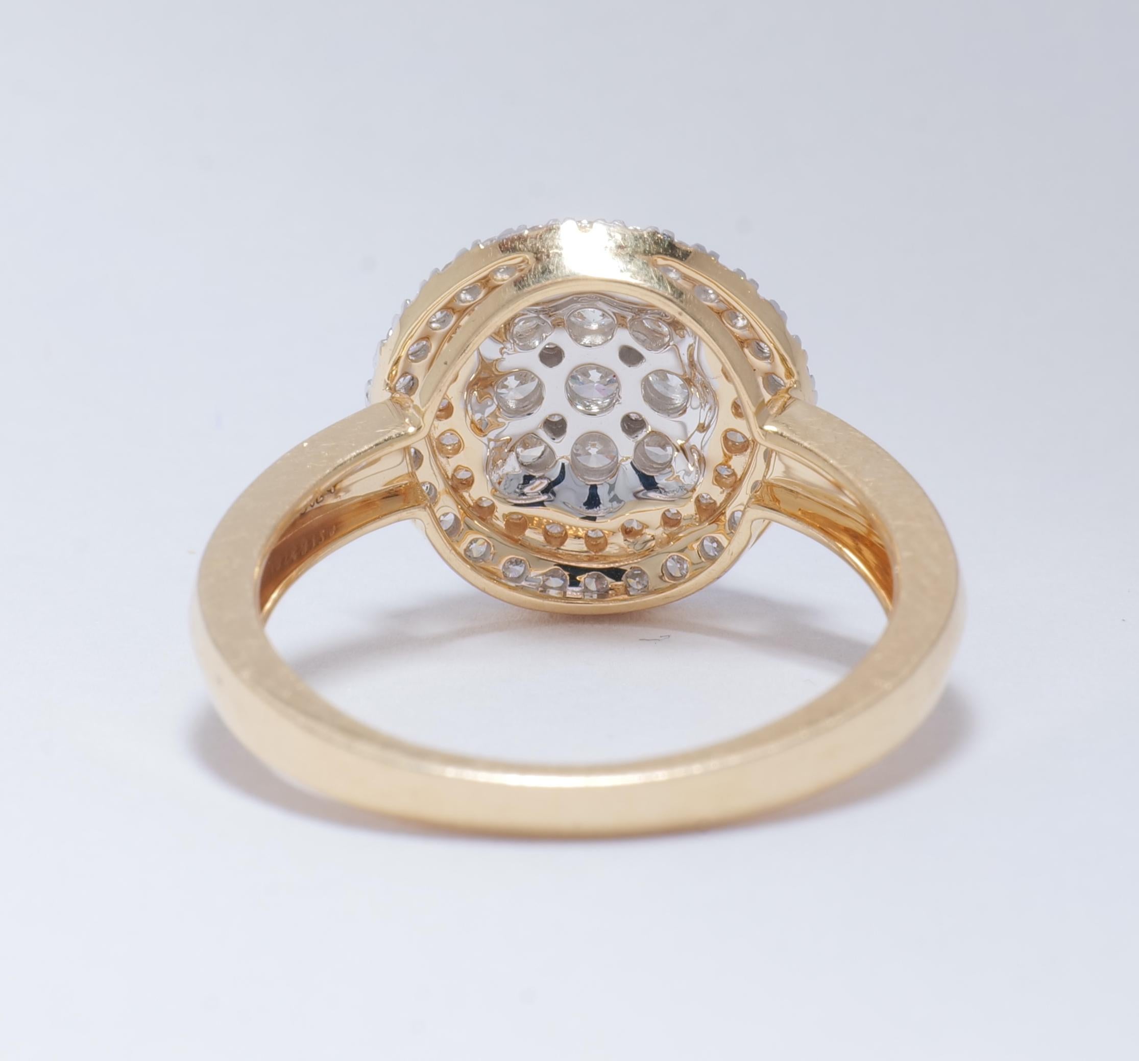 Anello con diamanti naturali a grappolo floreali in oro massiccio 14k (certificato) in vendita 2