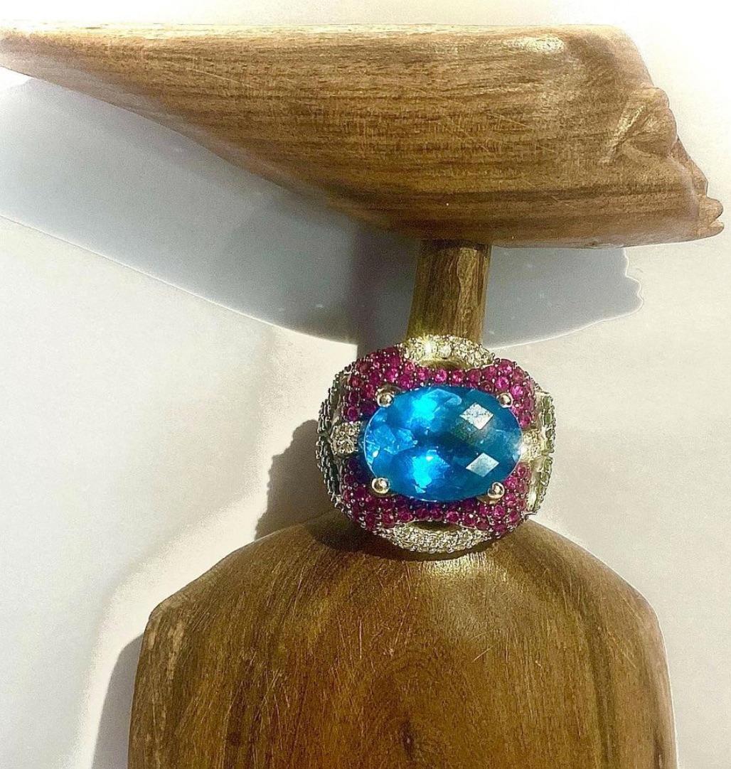 Floral cocktail ring with emerald, ruby, diamonds, sapphire and blue topaz, mounted on white gold (18k). This wonderfully designed with floral and butterfly motifs. There are four colors of sapphire. The total weight is 23 g. The hallmark is a owl