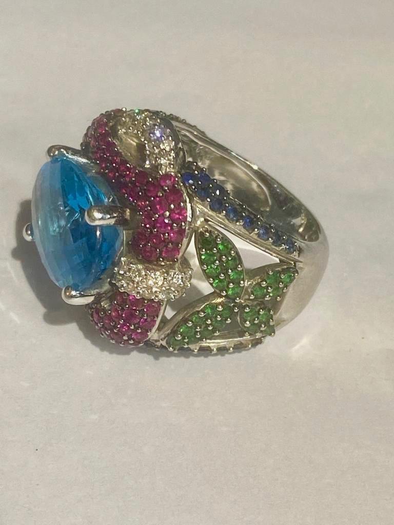 Floral Cocktail Ring, Emerald, Ruby, Diamonds, Sapphire and Blue Topaz In Good Condition For Sale In London, GB