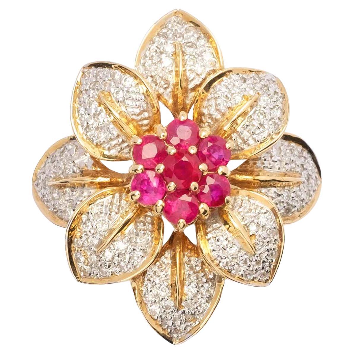 Anello cocktail floreale in oro giallo 18 ct con diamanti e rubini naturali