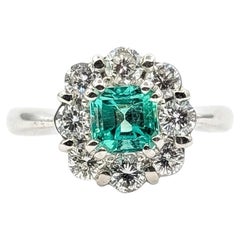 Blumenförmiger Ring aus kolumbianischem Smaragd und Diamanten in Platin