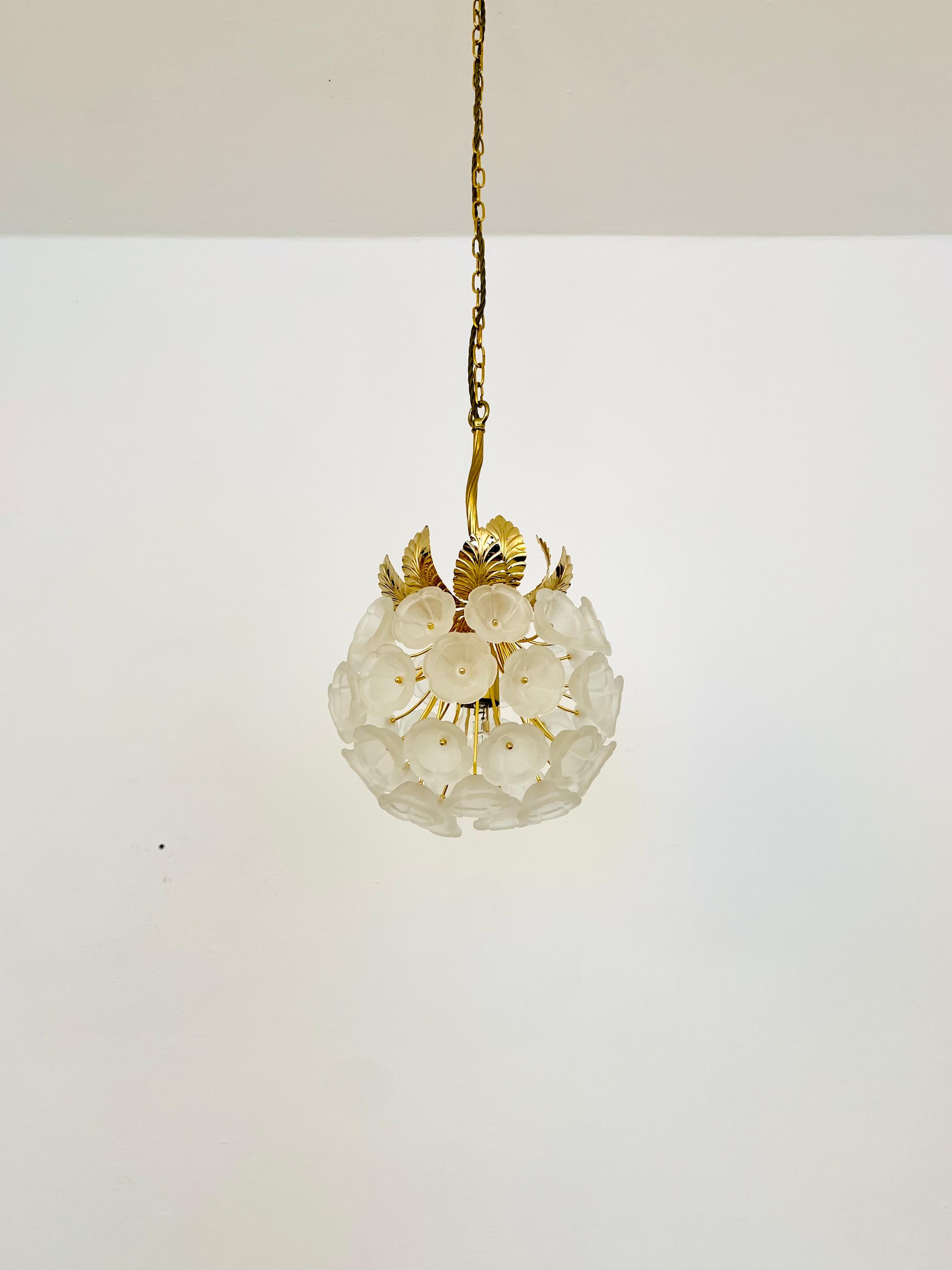 Extremely beautiful and high quality floral chandelier from the 1960s.
The high-quality workmanship and the very elegant material impress at first glance.
Exceptionally beautiful design.
The crystals spread a spectacular play of light in the