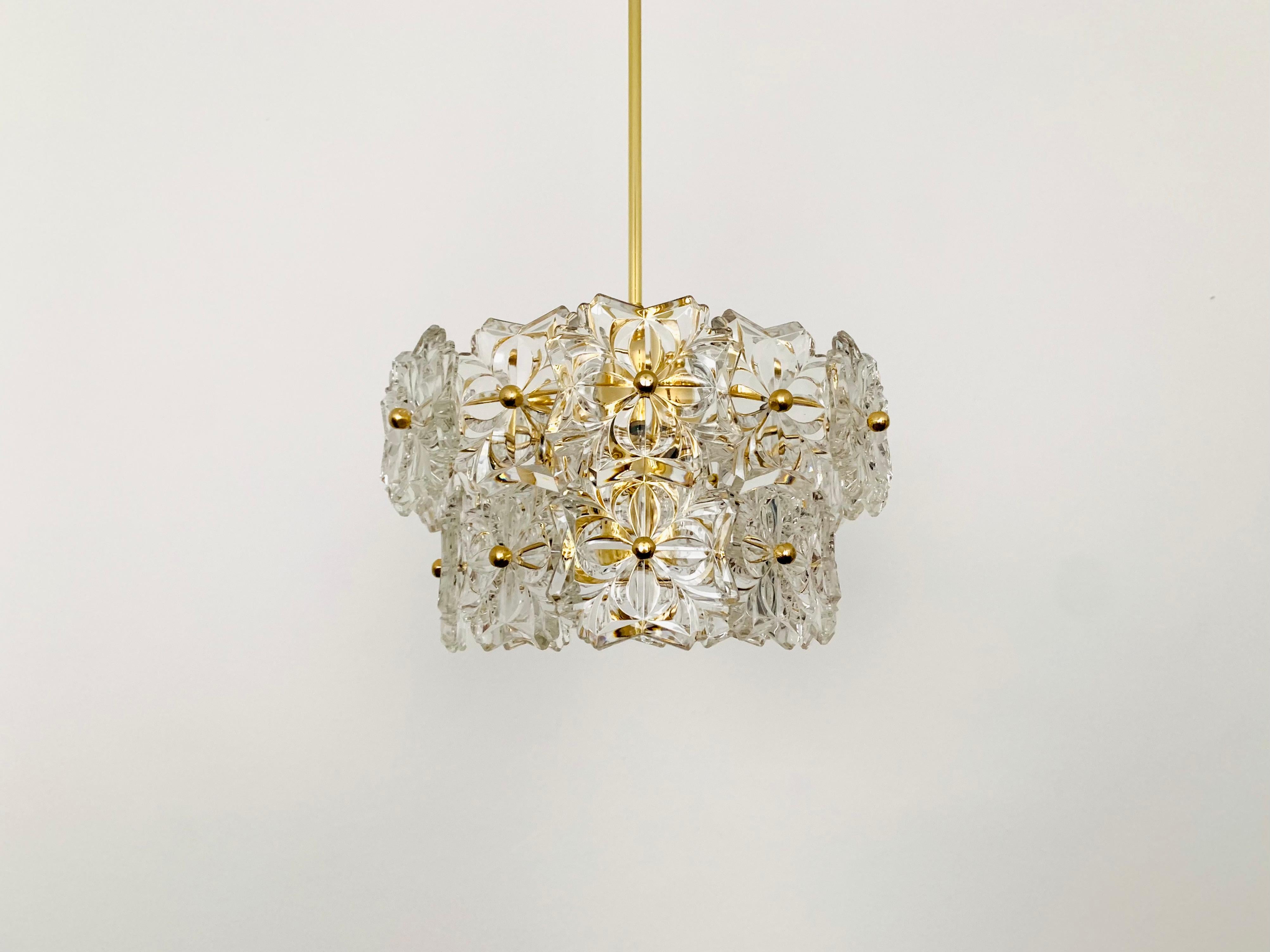 Stunningly beautiful and very high quality small chandelier from the 1960s.
The excellent workmanship and the very noble material impress at first glance.
Exceptionally beautiful design.
The lamp spreads a spectacular play of light in the