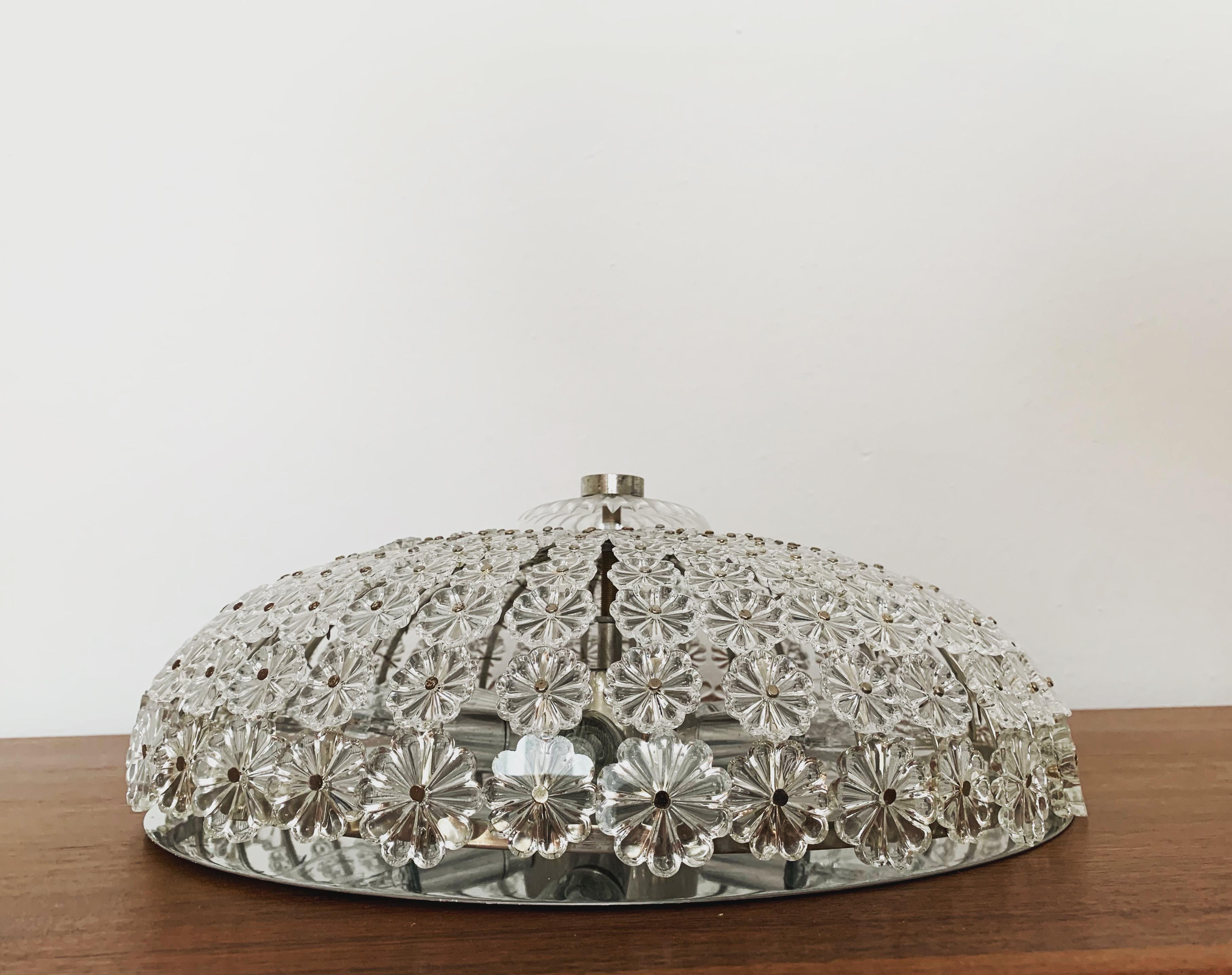 Lampada da incasso in vetro con cristalli floreali in vendita 3