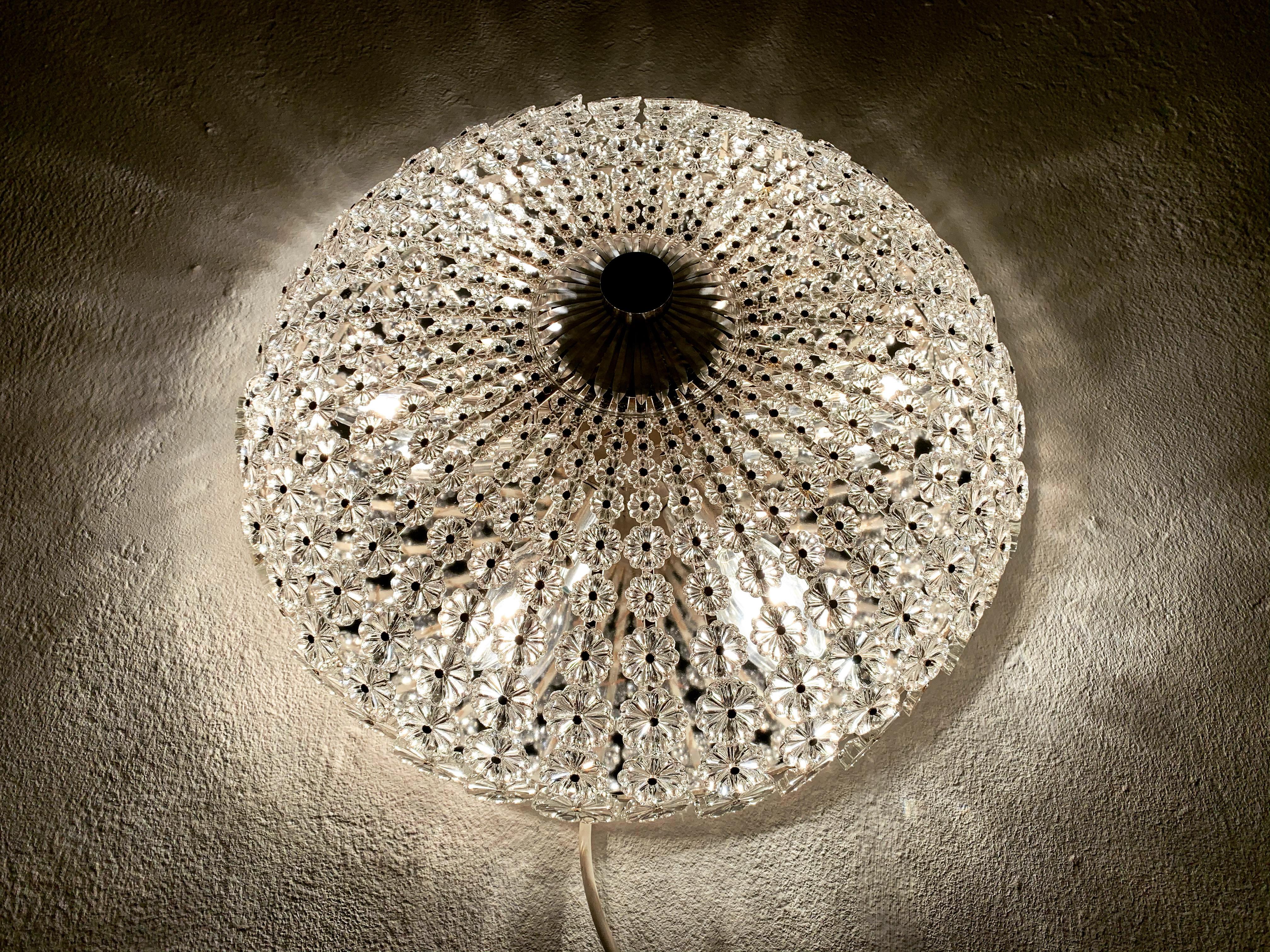 Lampada da incasso in vetro con cristalli floreali in vendita 1