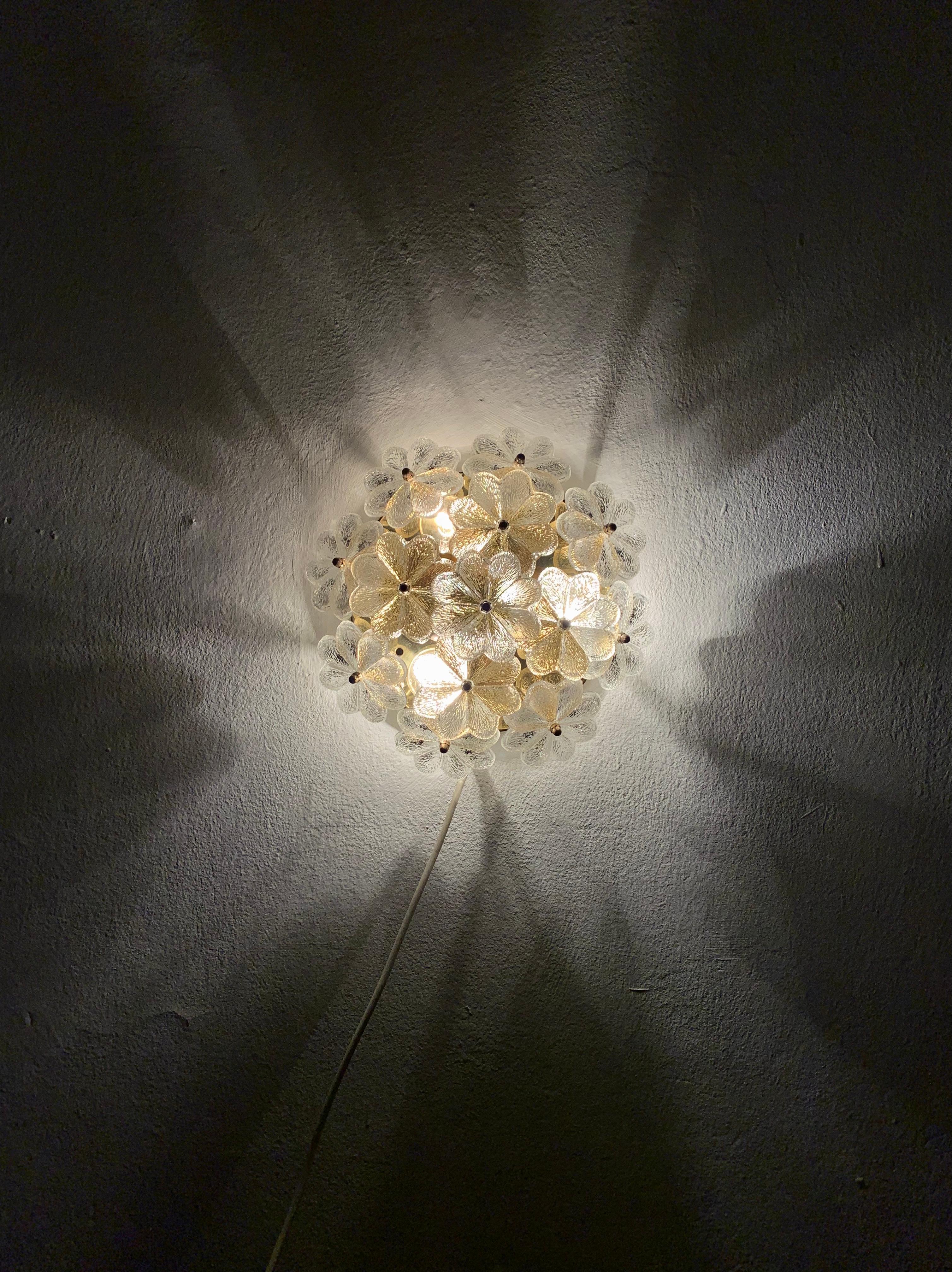 Lampe murale en verre de cristal à motifs floraux par Ernst Palme en vente 6