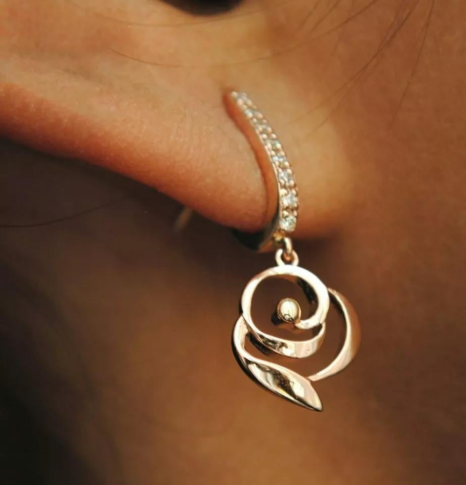 Round Cut Floral Dangle Diamond Earrings 14k Rose Gold Flower Charm Huggie For Sale