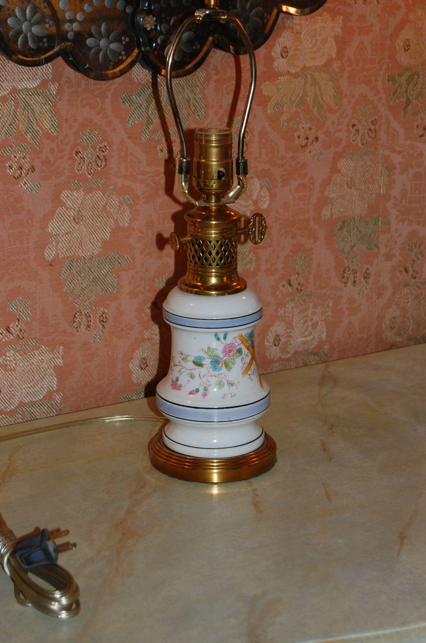 Floral Decorated French Porcelain Oil Lamp circa Late 19th Century, Wired In Excellent Condition For Sale In Pittsburgh, PA