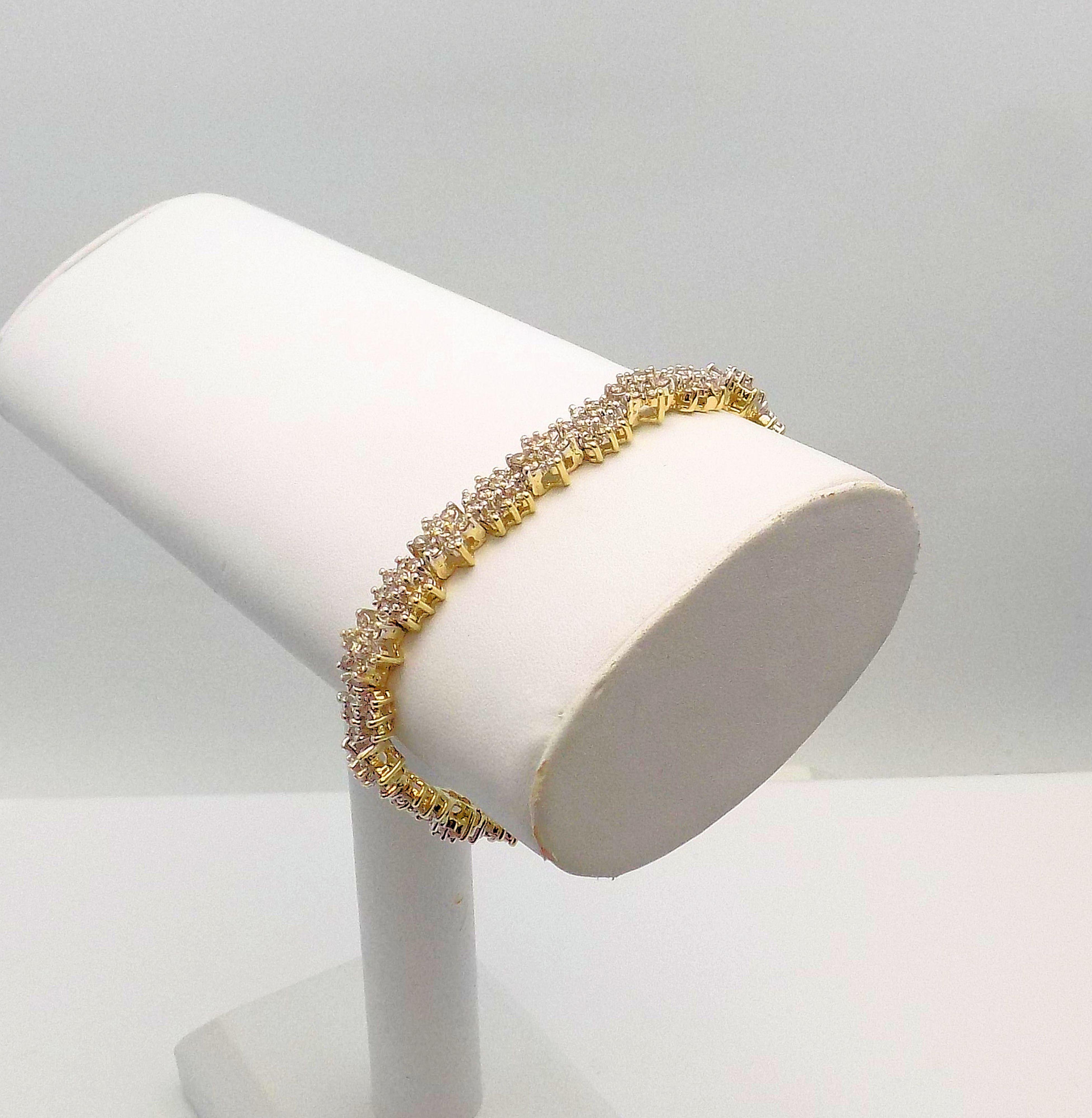 14 Karat Yellow Gold Line Bracelet Alternating Floral Design featuring 204 Round Brilliant Diamonds 3.20 Carat Total Weight, SI, Top Light Brown; 7