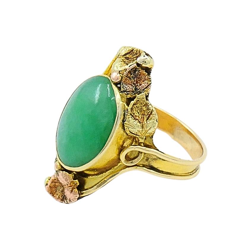 Floral Design Jade Ring Antique 14k Gold In Good Condition For Sale In Beverly Hills, CA