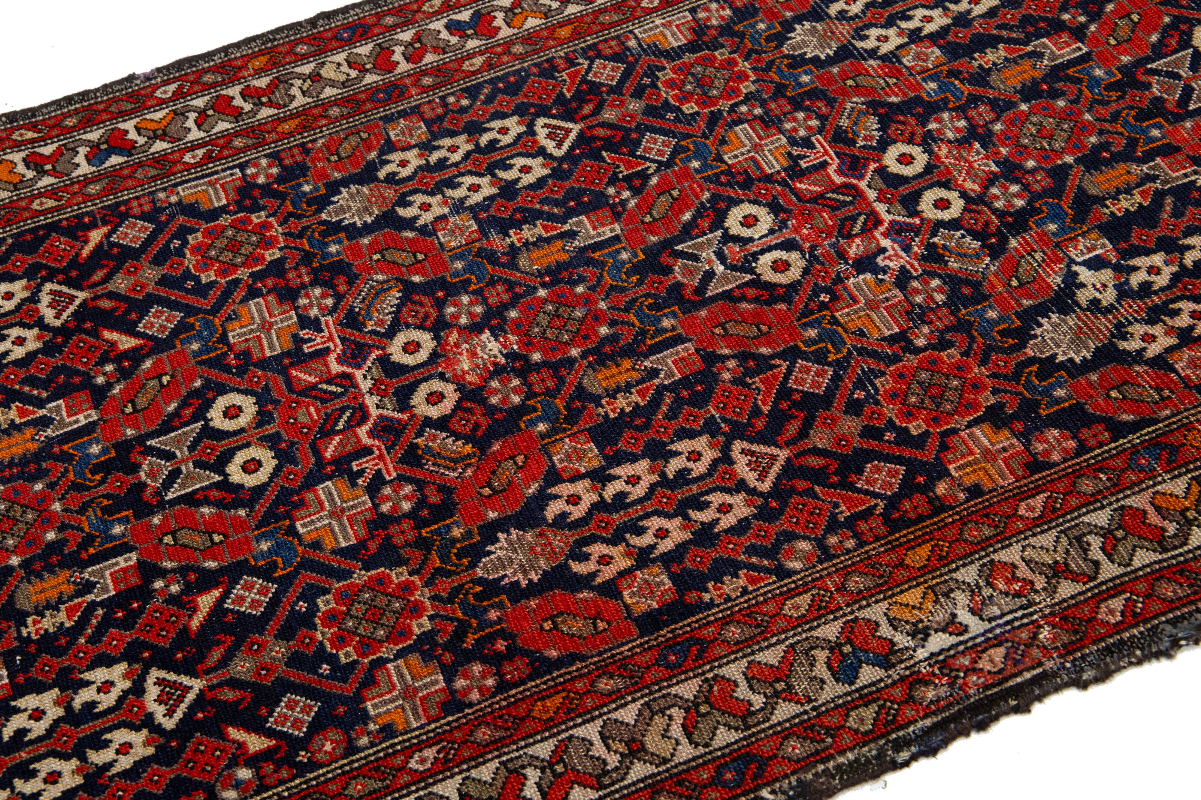 Tapis de couloir Malayer ancien en laine bleue perse à motifs floraux Bon état - En vente à Norwalk, CT