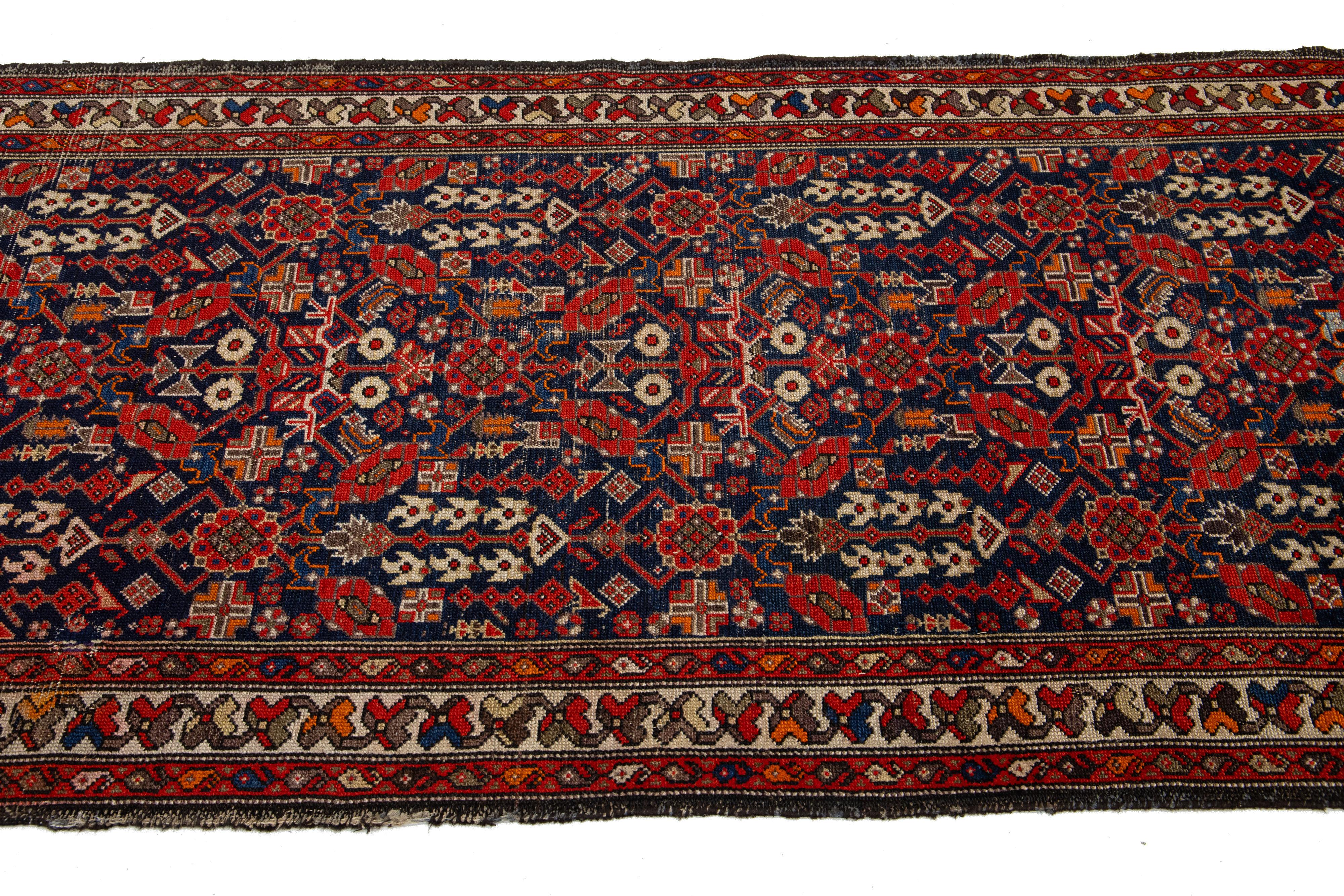 20ième siècle Tapis de couloir Malayer ancien en laine bleue perse à motifs floraux en vente